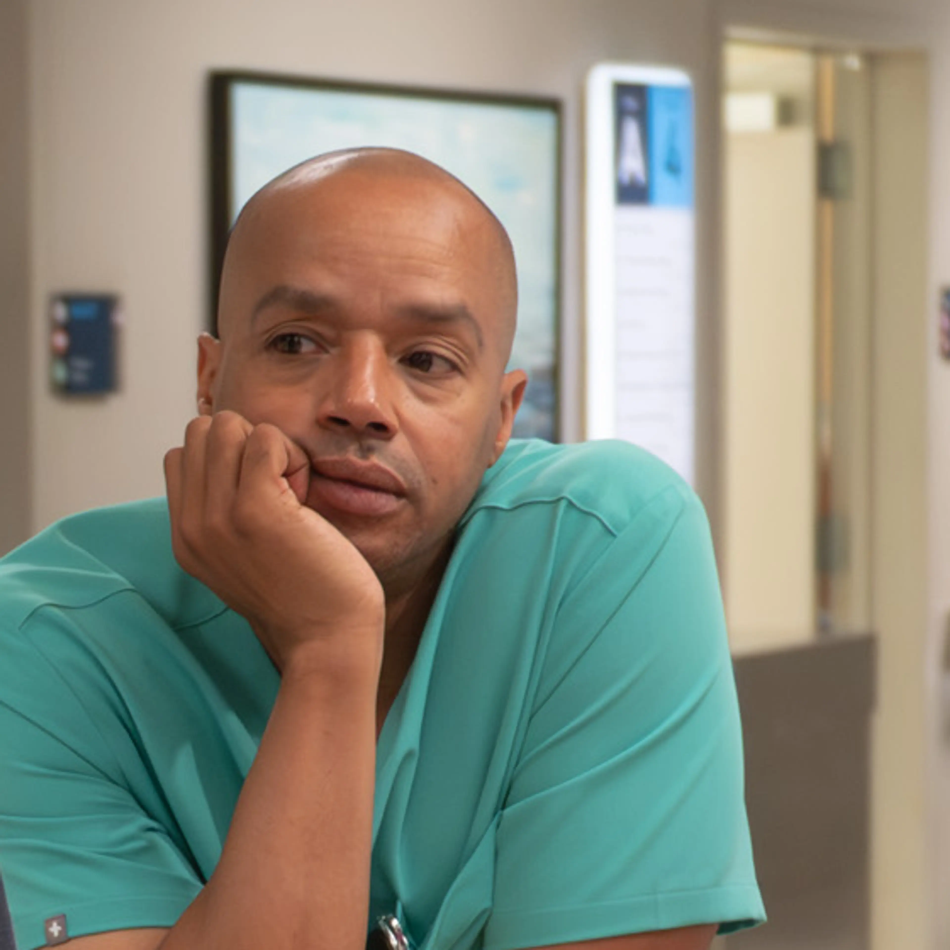 Donald Faison in a Scrubs Season 2 scene.