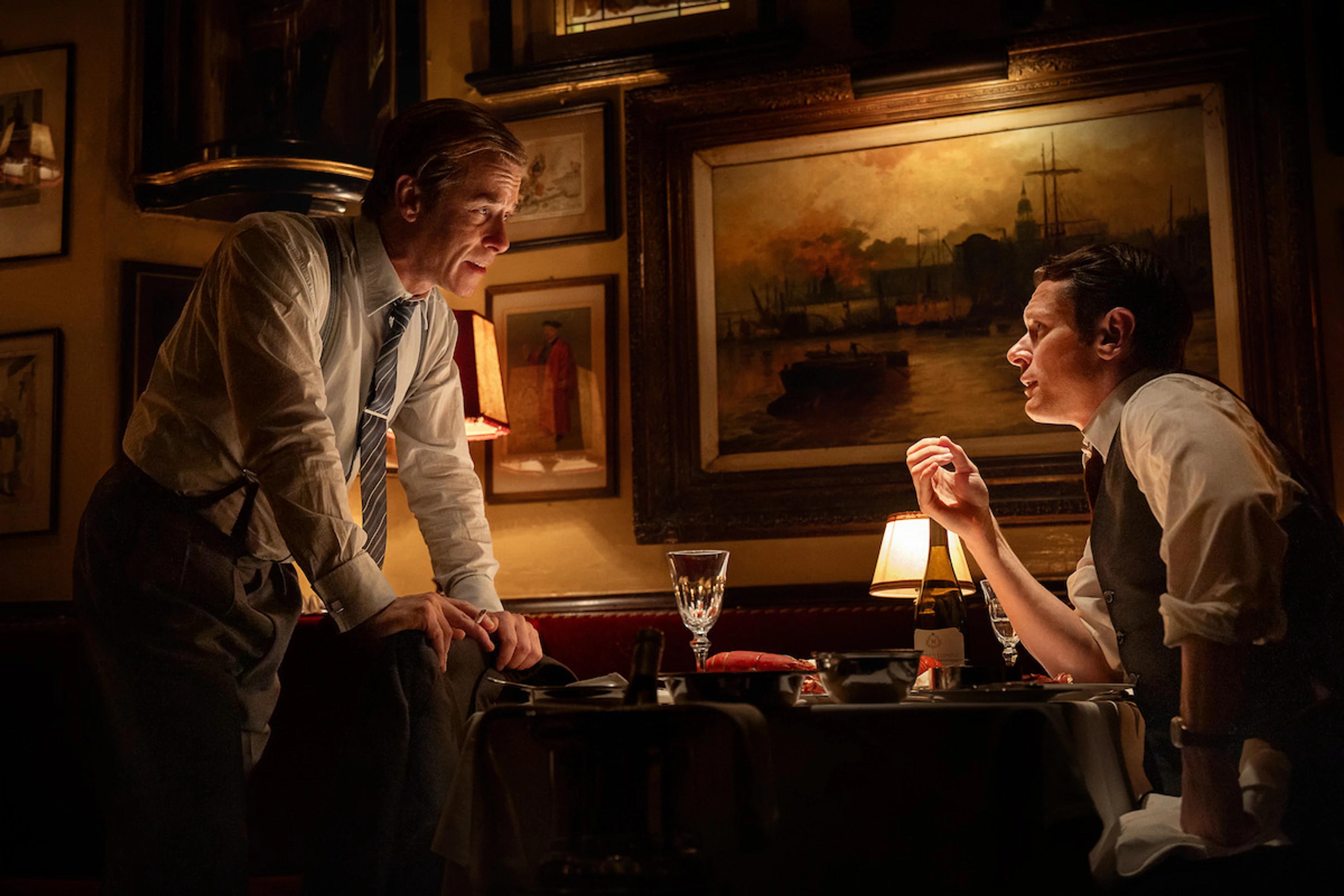 Guy Pearce as Rupert Murdoch and Jack O’Connell as Larry Lamb talk across a restaurant table in Ink.