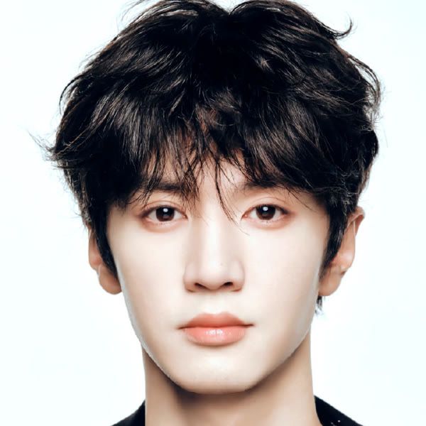 Chen Zheyuan in his iQIYI actor profile portrait, separate from the Chao Yu Jie poster.