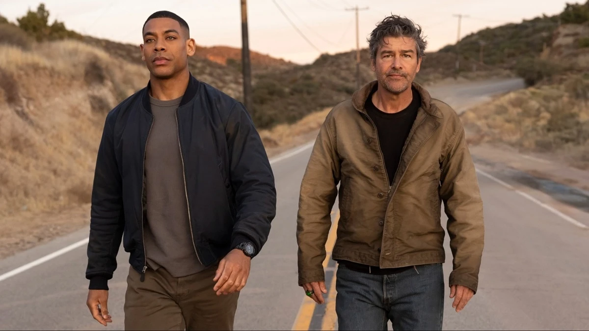 John Stewart and Hal Jordan walking along a rural road in Lanterns.