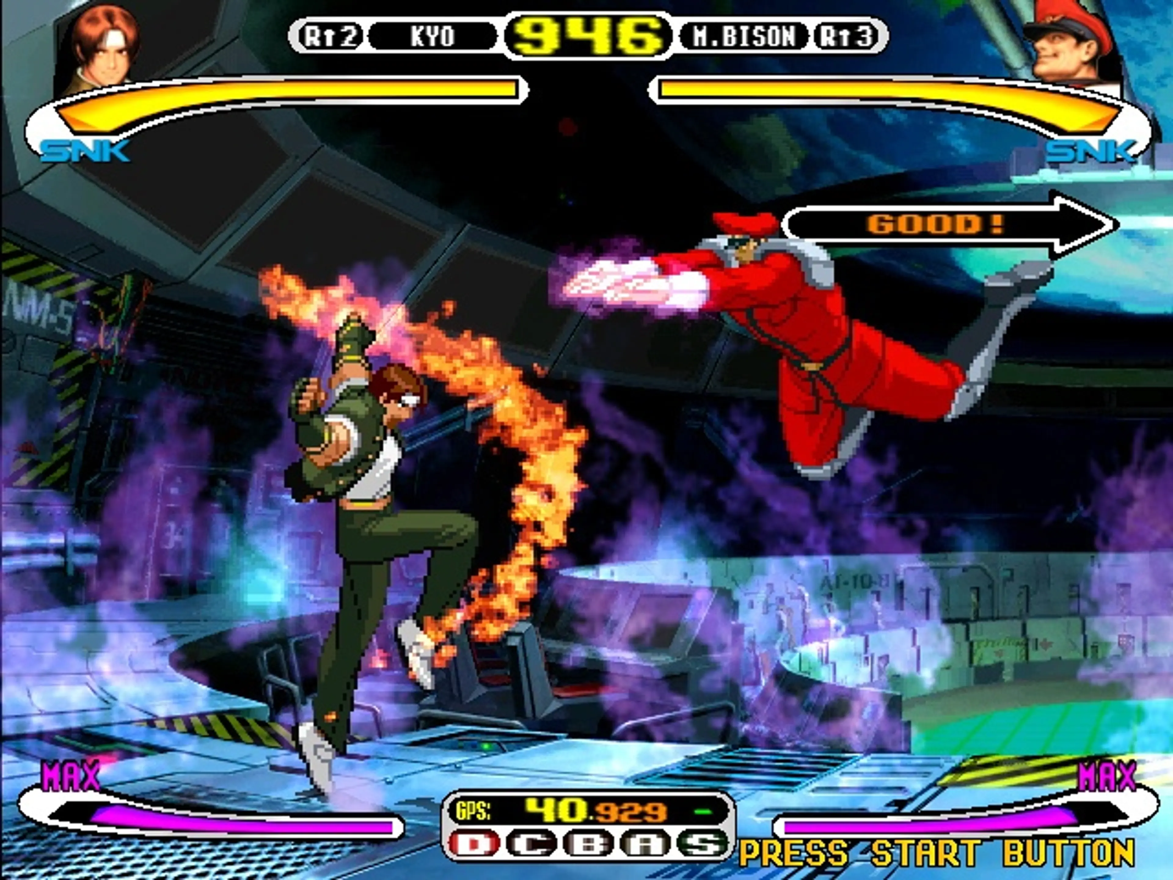 Kyo faces M. Bison in Capcom vs. SNK: Millennium Fight 2000.