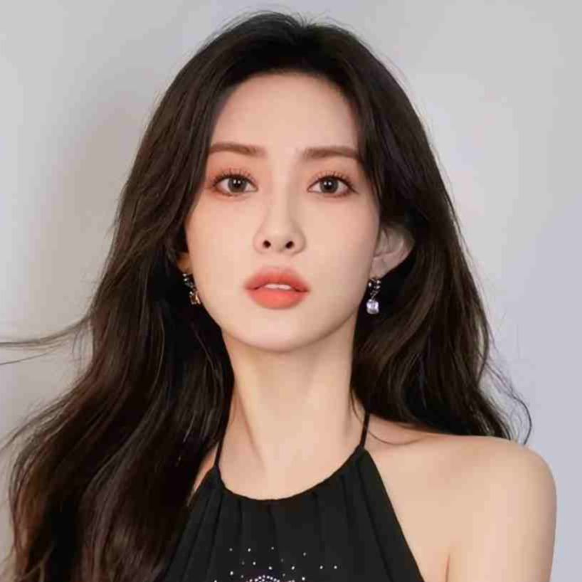 Meng Ziyi in her WeTV actor portrait.