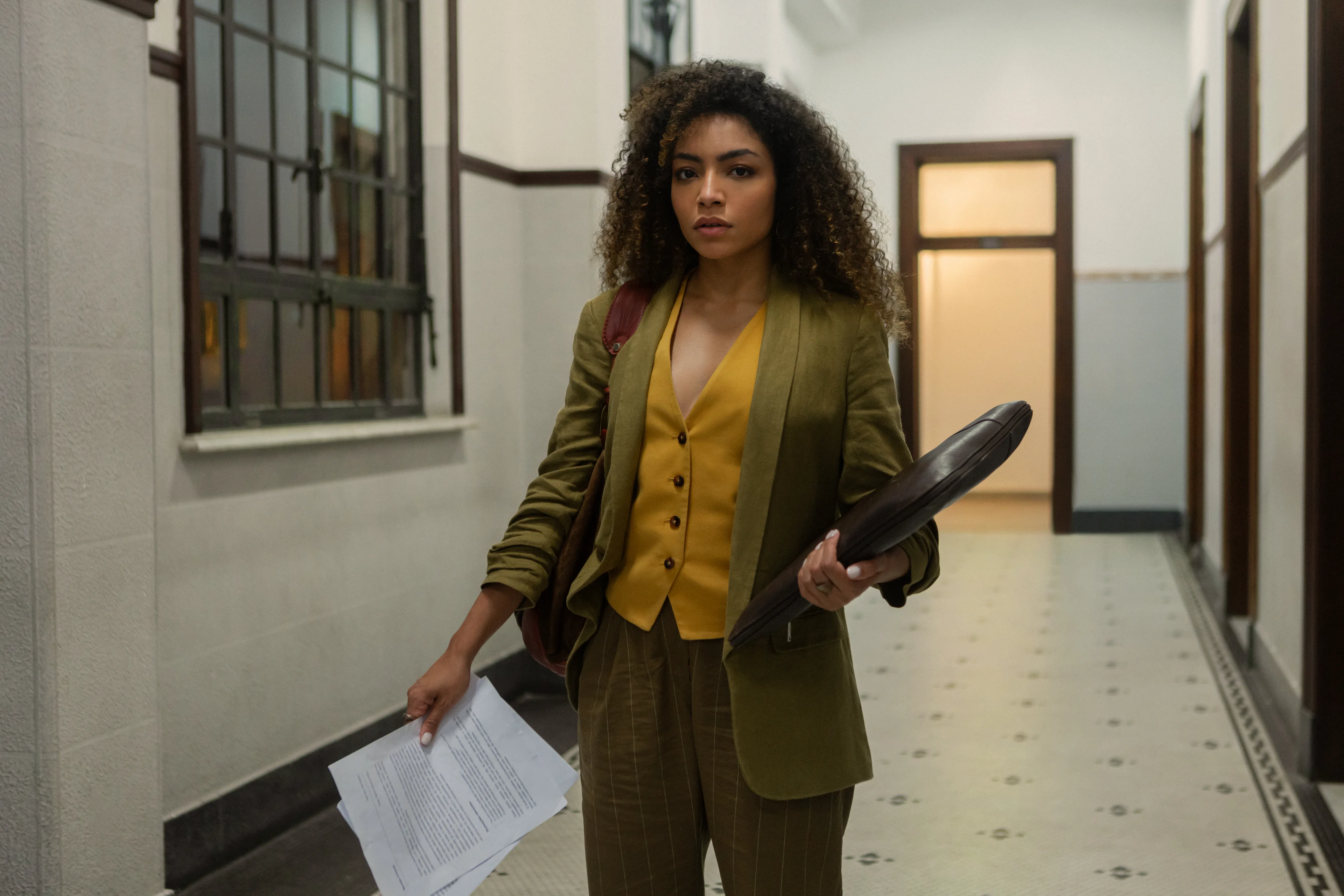 Any Gabrielly plays Marina in an official Habeas Corpus still from Netflix.