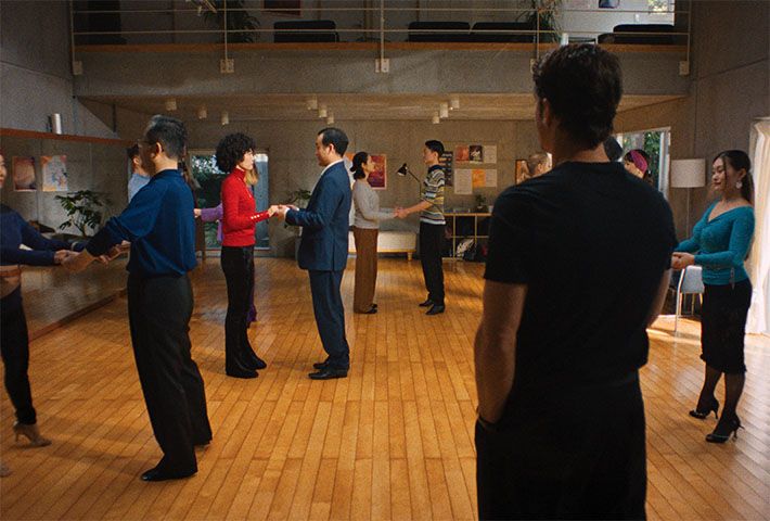 A ballroom-dancing class practices together in Ha-Chan, Shake Your Booty!
