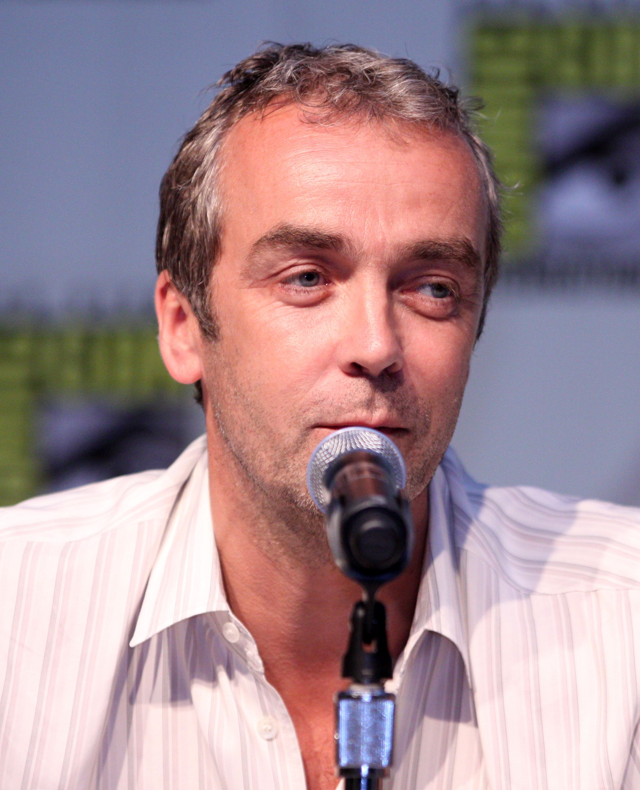 John Hannah speaks into a microphone during a San Diego Comic-Con panel.
