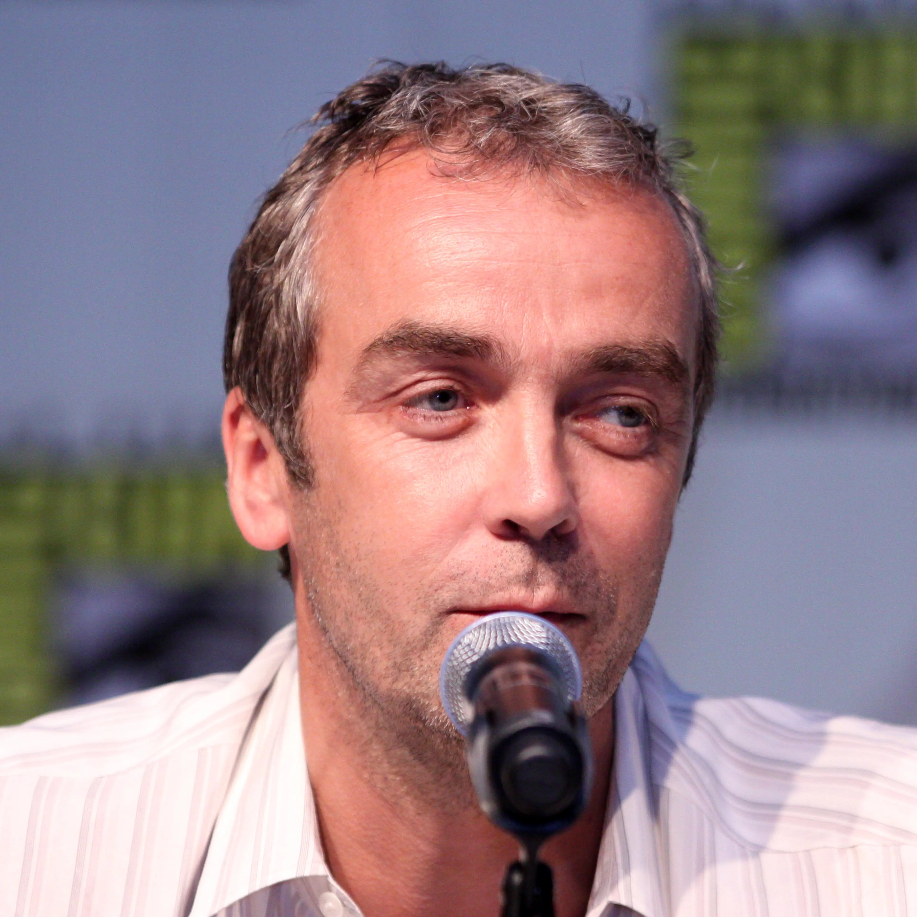 John Hannah speaks into a microphone during a San Diego Comic-Con panel.