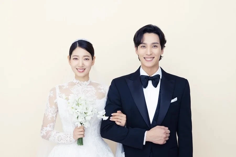 Park Shin-hye and Choi Tae-joon together in a wedding portrait released in January 2022.