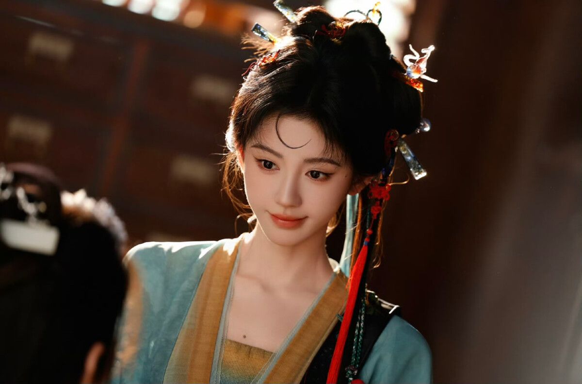 Ju Jingyi as A Dai in turquoise costume in a Fated Master and Disciple promotional photograph.