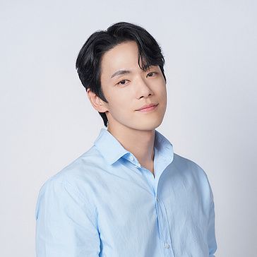 Kim Jung-hyun as Seo Gang-ju in the KBS World Iron Family cast portrait.