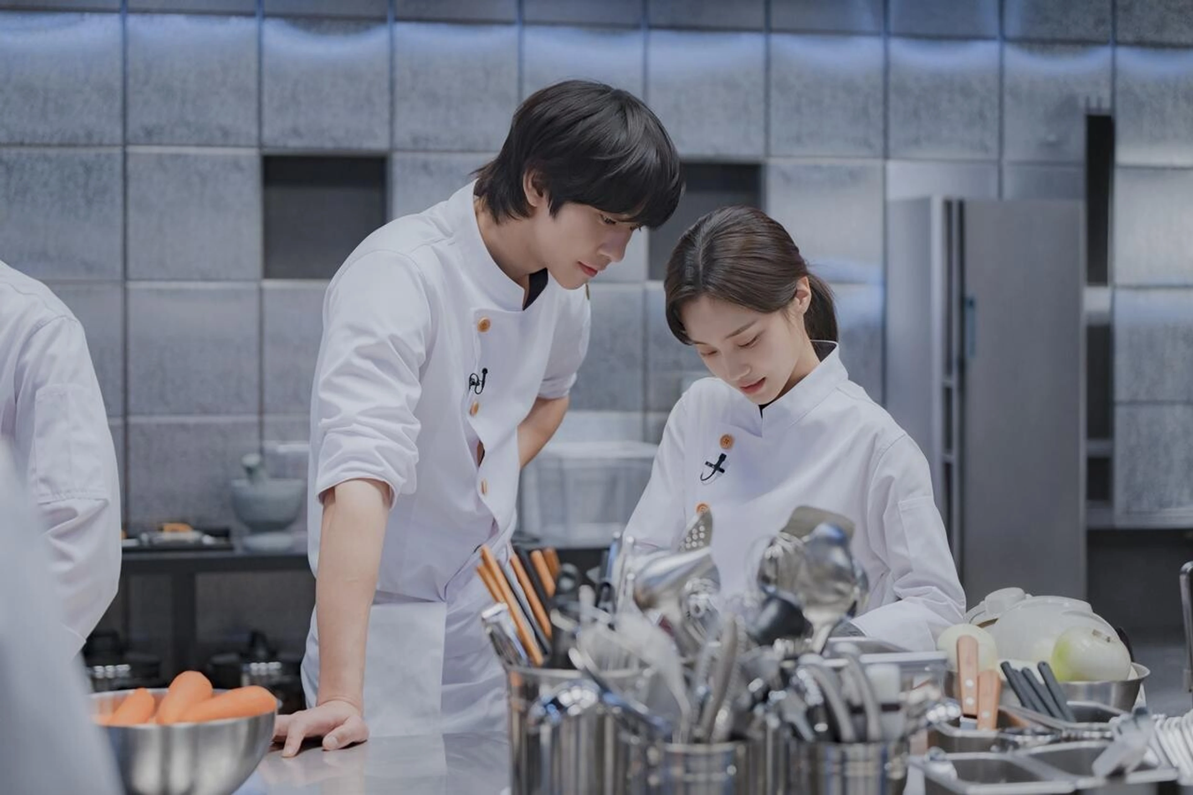 Ahn Hyo-seop and Hong Hwa-yeon work together at a kitchen counter in Final Table.