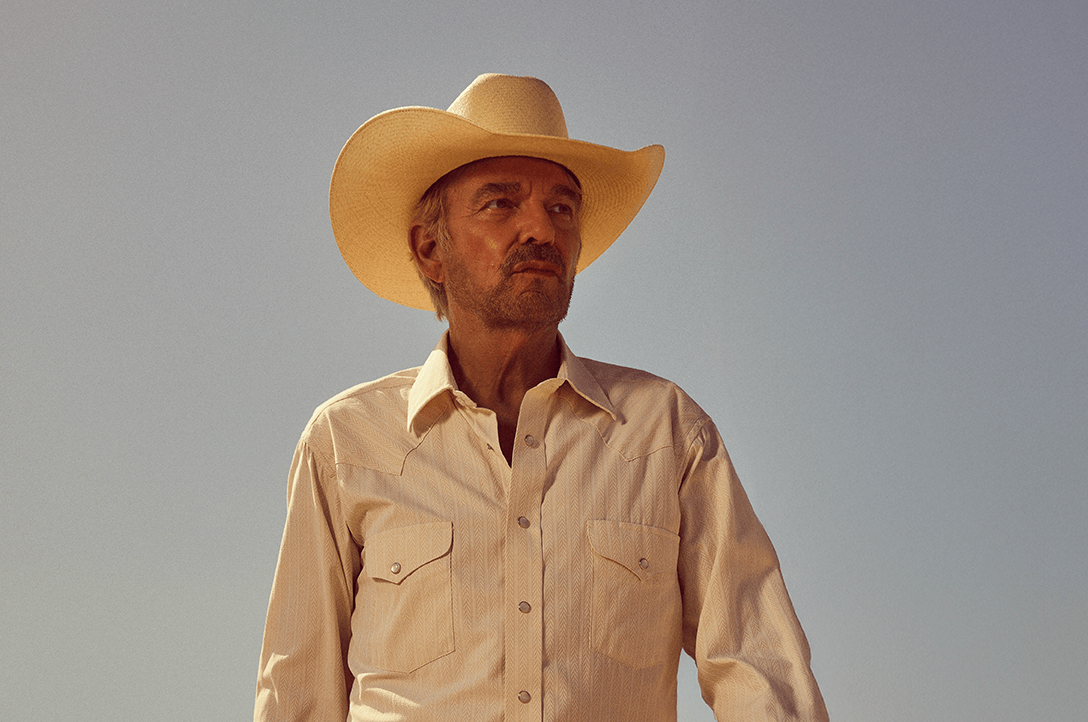 Billy Bob Thornton as Tommy Norris, wearing a white cowboy hat in Landman.