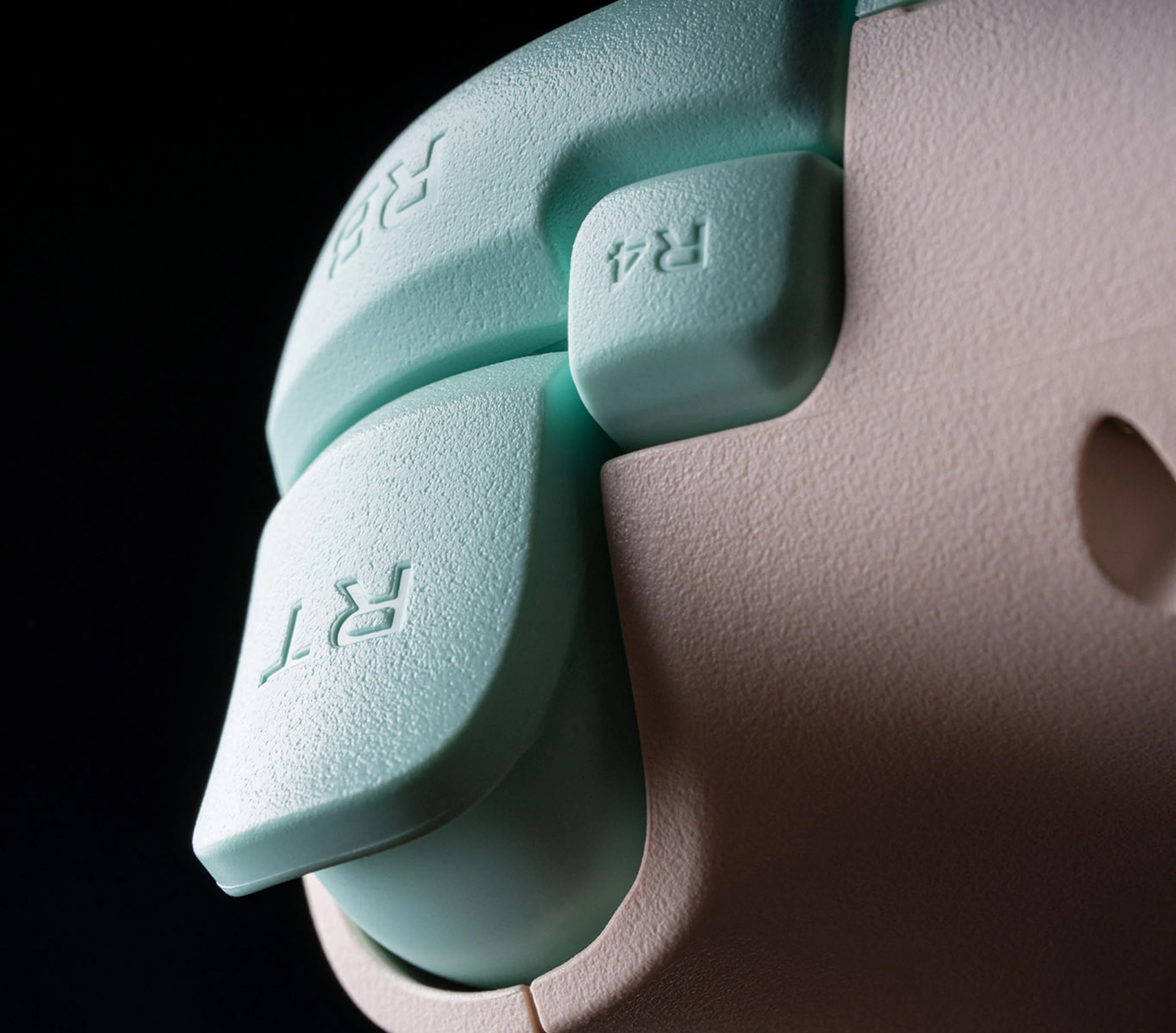 Close-up of the Ultimate 2C Wireless R1, R4 and R2 shoulder controls