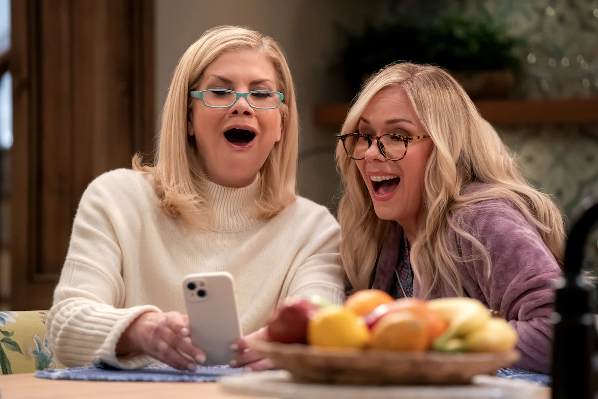 Kristen Johnston as Carol and Leanne Morgan react to a phone together in Leanne.
