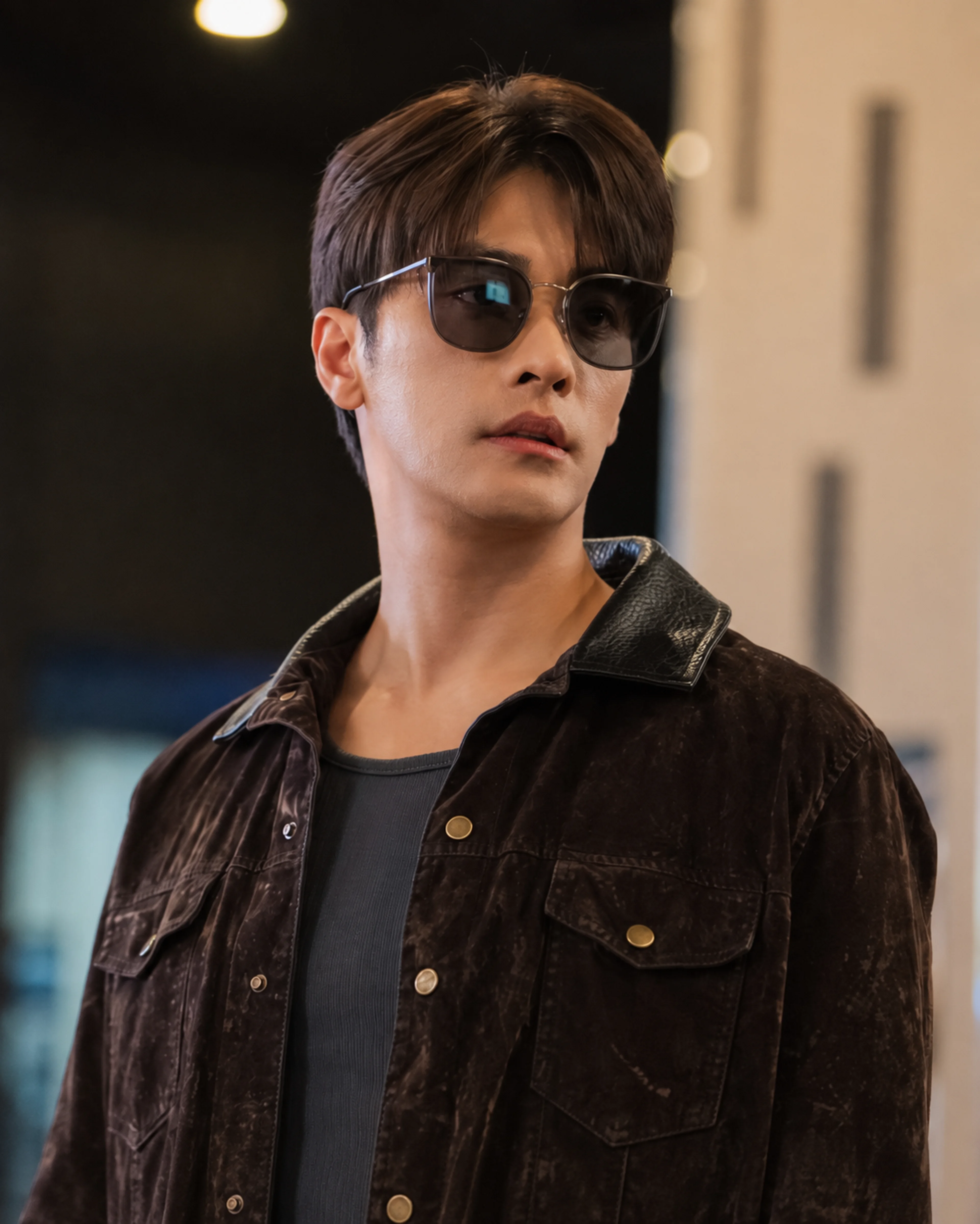 Sung Hoon as Kwon Do-hyuk wears sunglasses and a dark jacket in What a Boss Wants.
