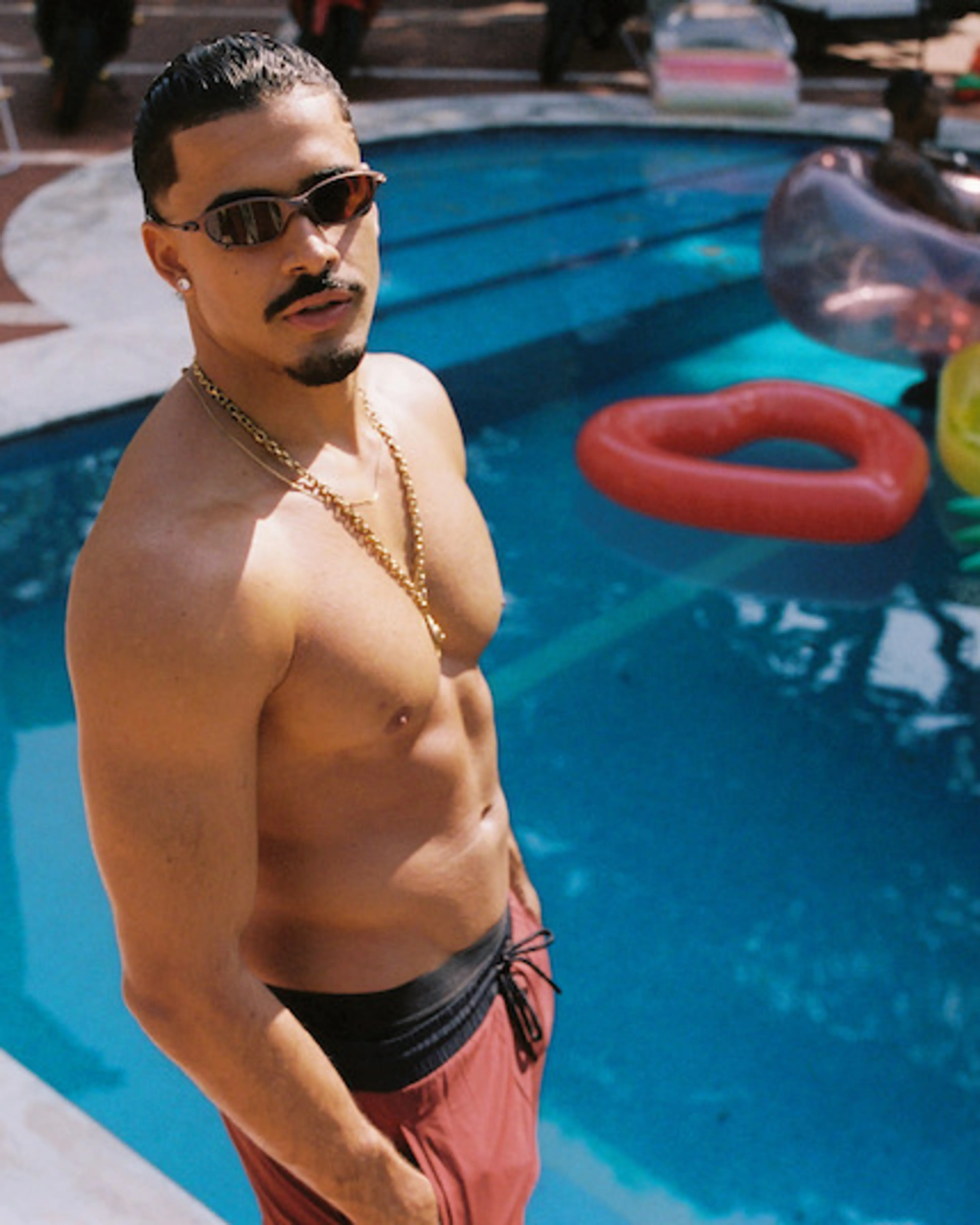 MC Nilo as Chacota in an official Rauls character photograph.