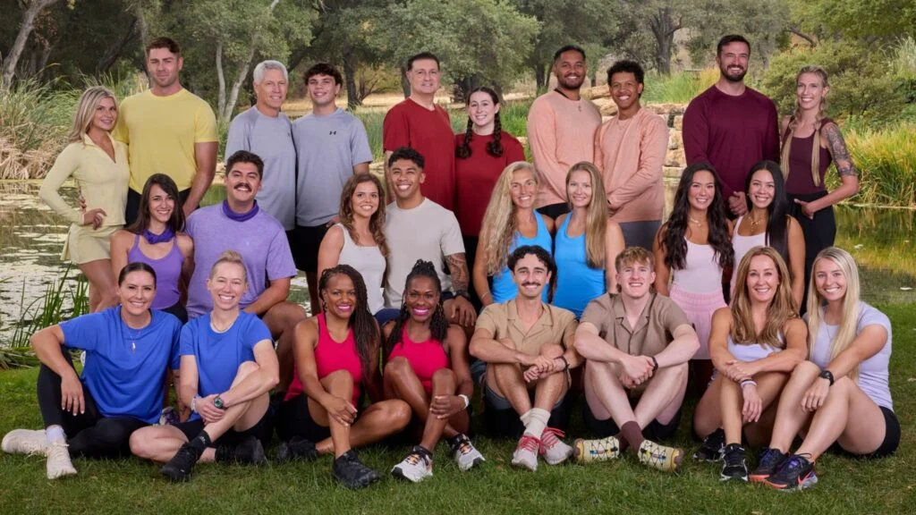 The Season 39 teams pose with host Phil Keoghan.