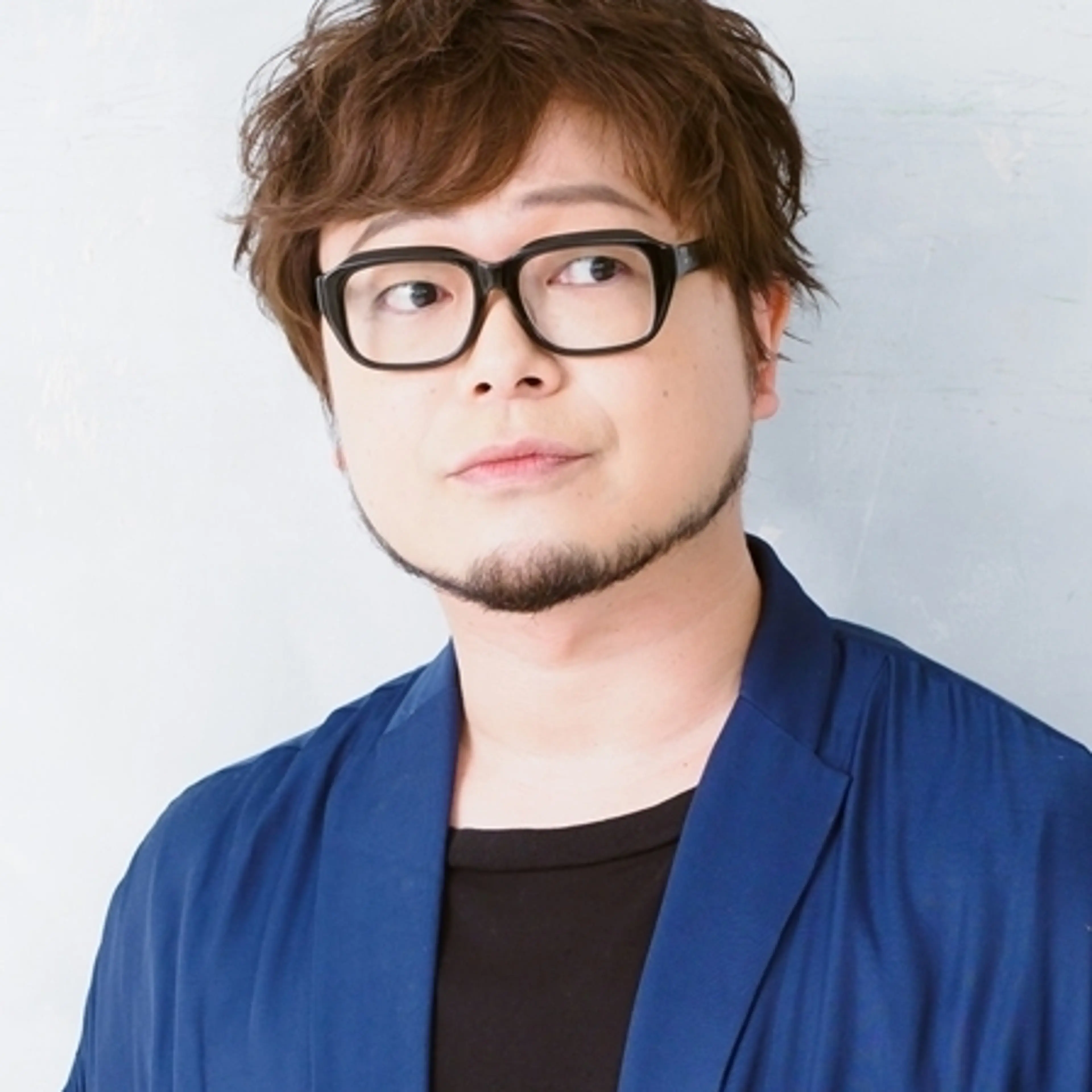 Japanese voice actor Kazuyuki Okitsu in an official Kekke Corporation portrait.
