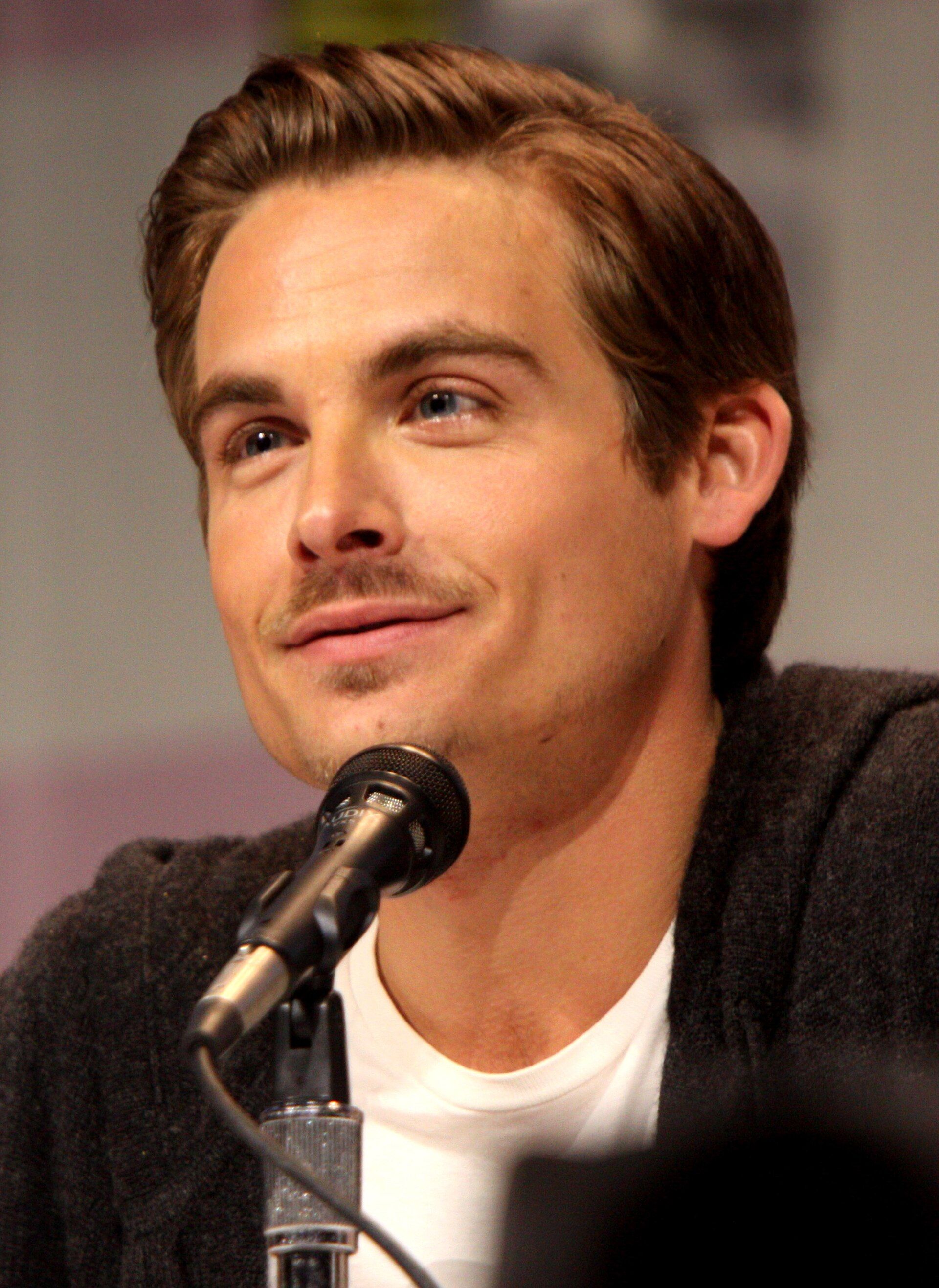 Kevin Zegers at a 2013 convention panel.