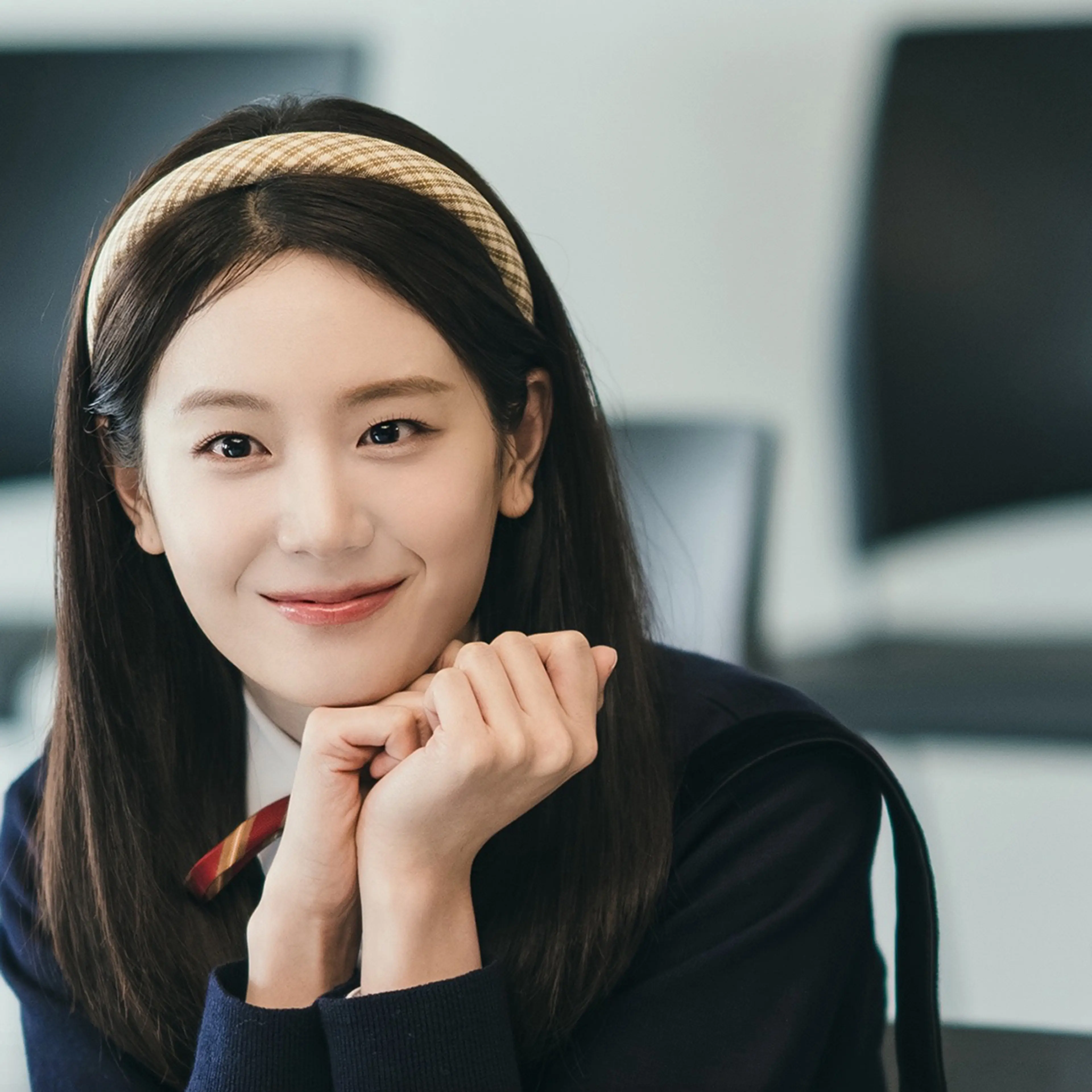 Jang Gyu-ri as Hong Jae-in smiles in a music classroom in Four Hands, Two Sonatas.