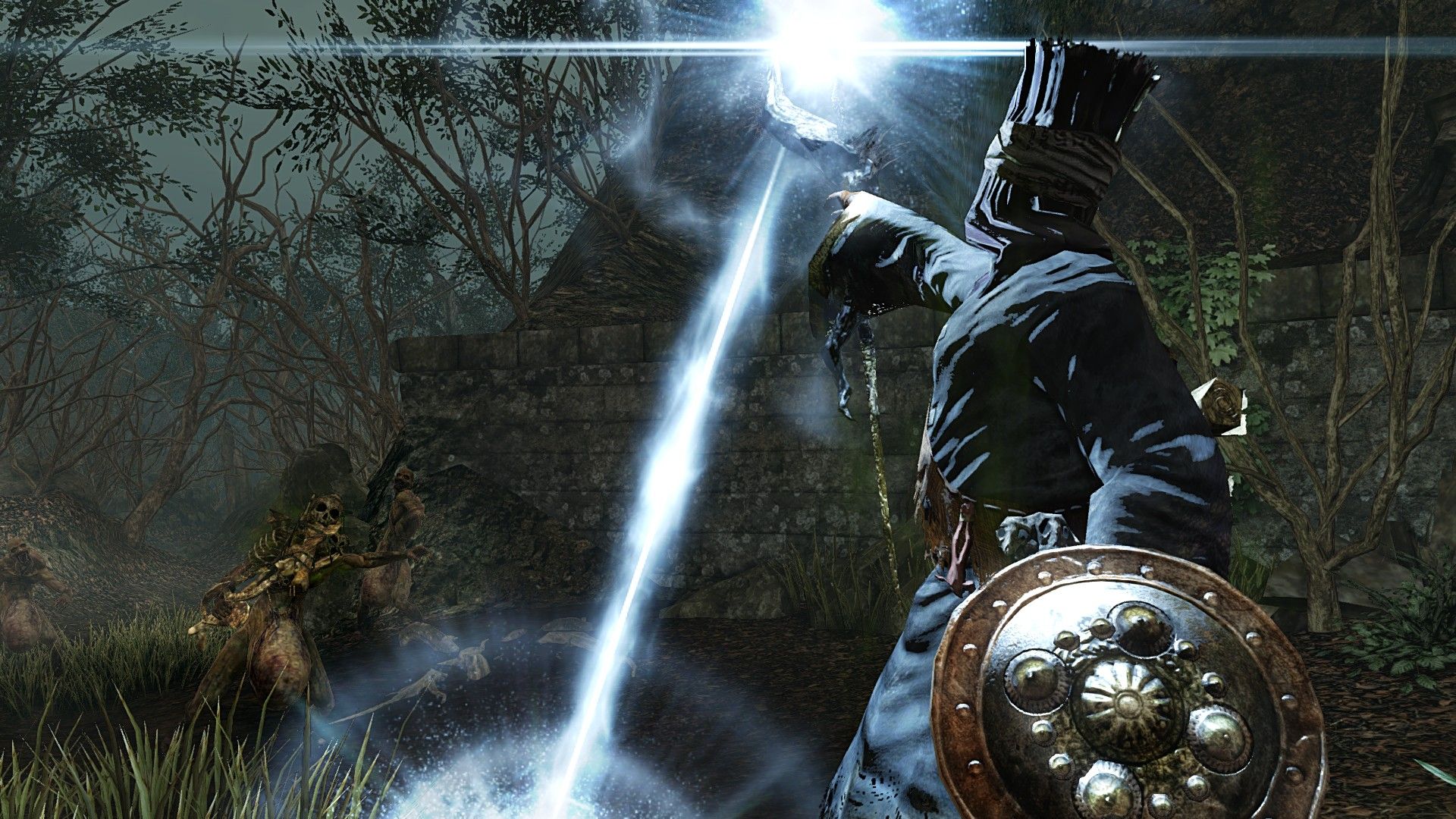 Armored character fights an enemy with glowing lightning in a ruined area.