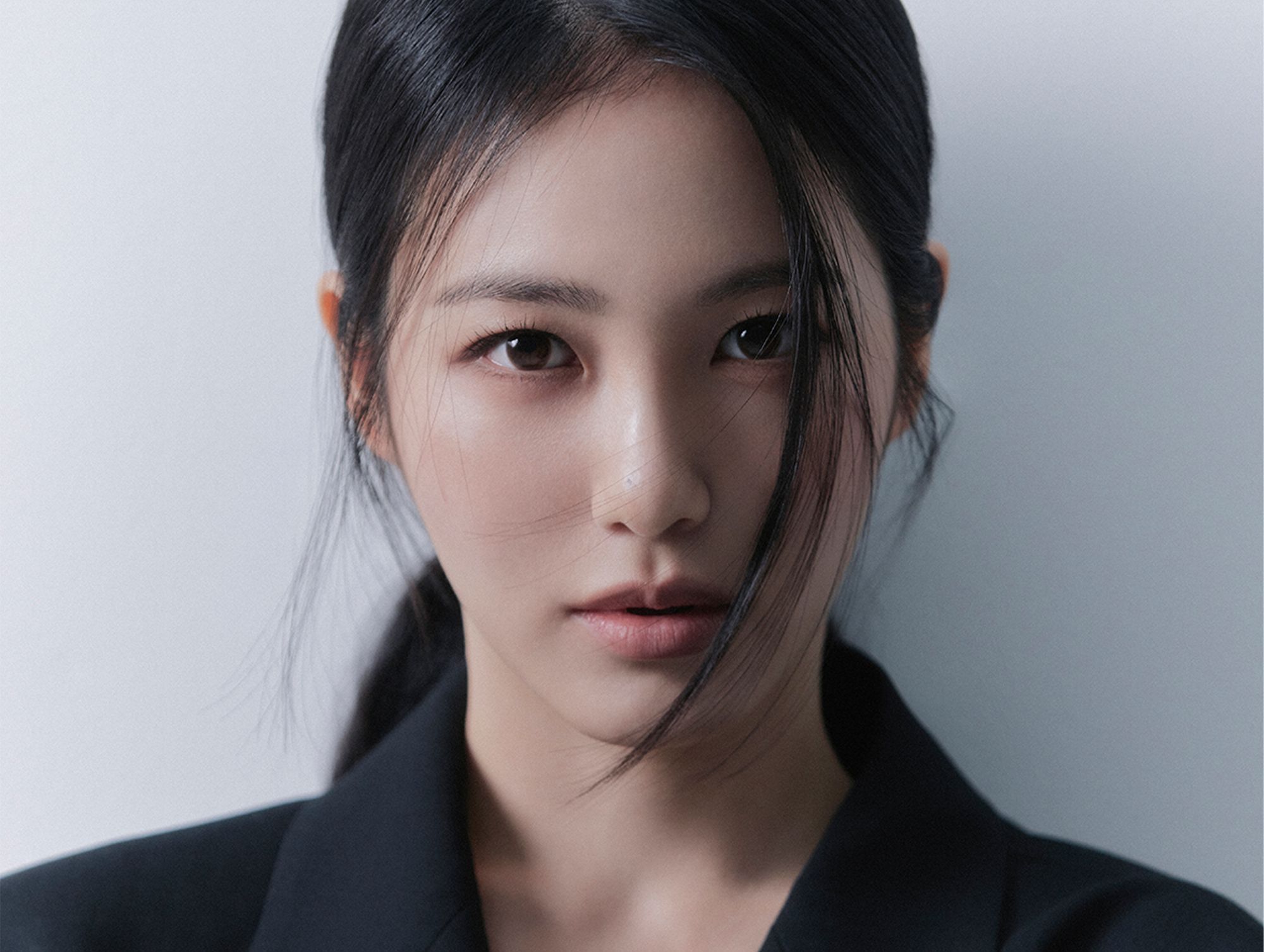 Shin Ye-eun in a sharp official Npio Entertainment portrait.