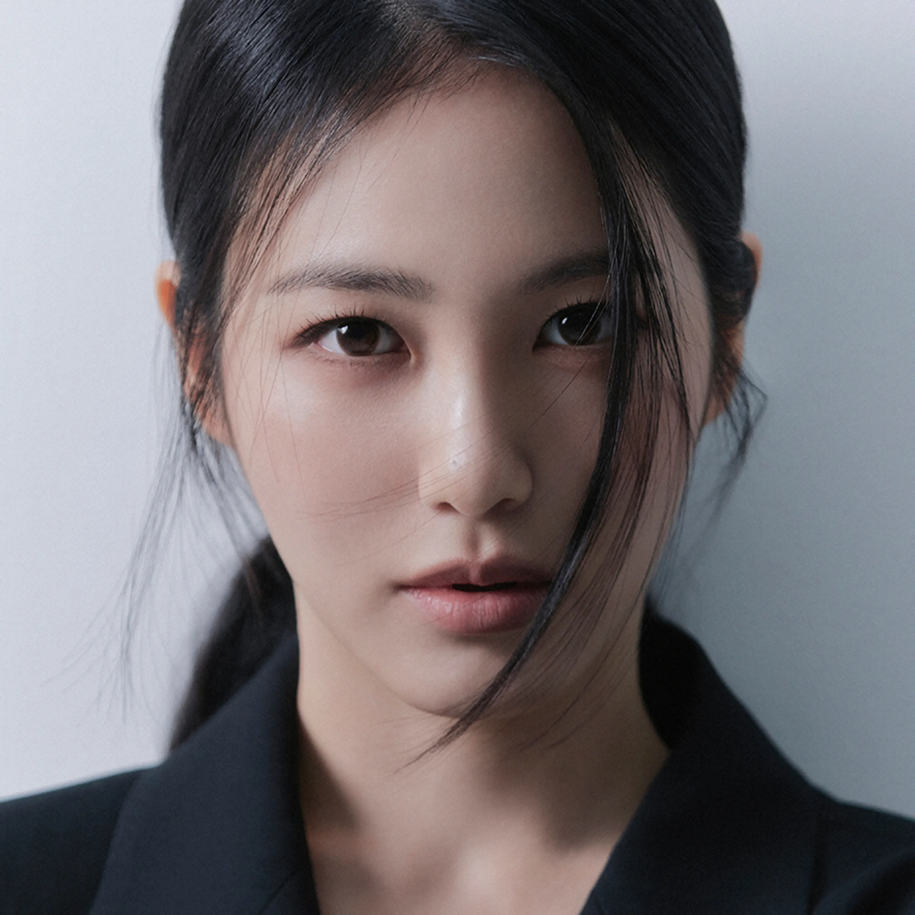 Shin Ye-eun in a sharp official Npio Entertainment portrait.