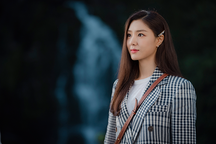 Son Ye-jin as Yun Se-ri in Crash Landing on You.