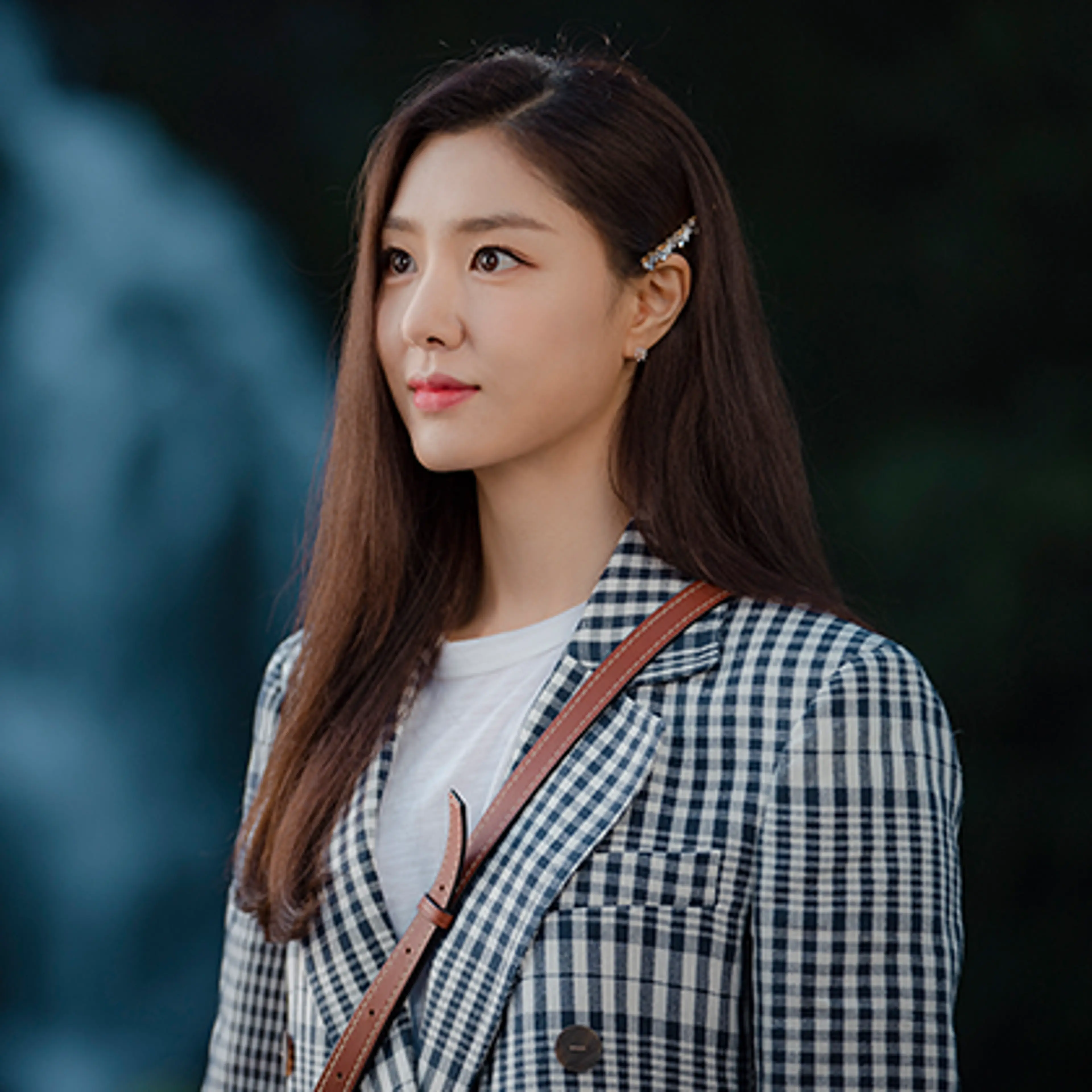 Son Ye-jin as Yun Se-ri in Crash Landing on You.