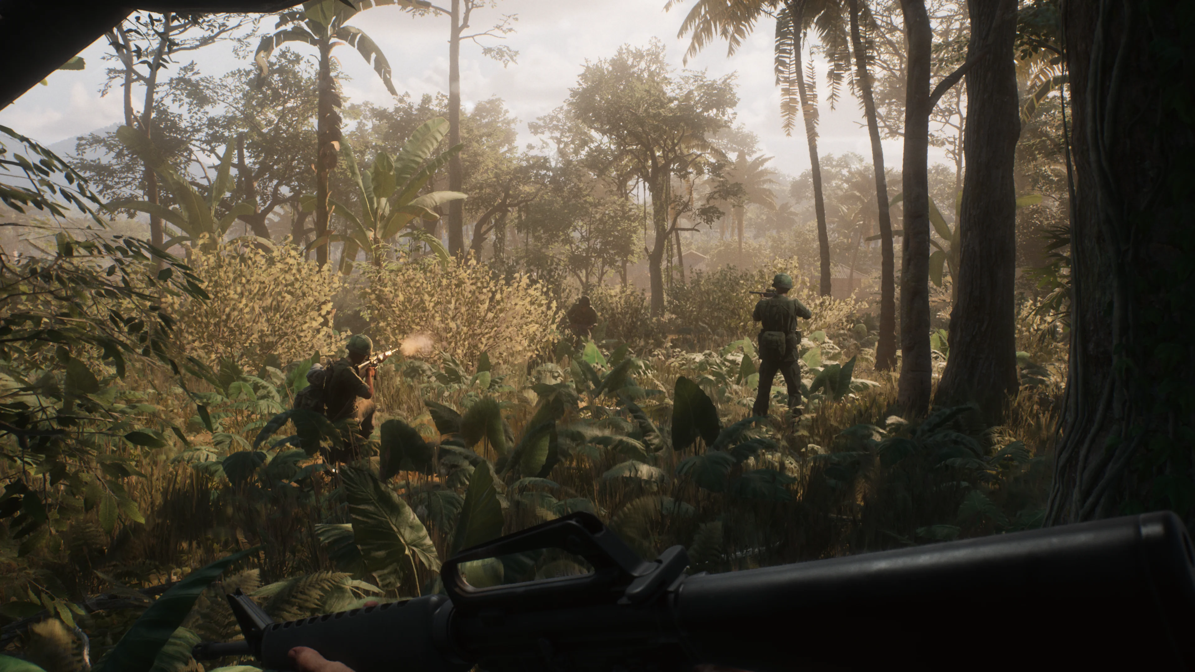 An infantry squad moving through dense jungle in Hell Let Loose Vietnam