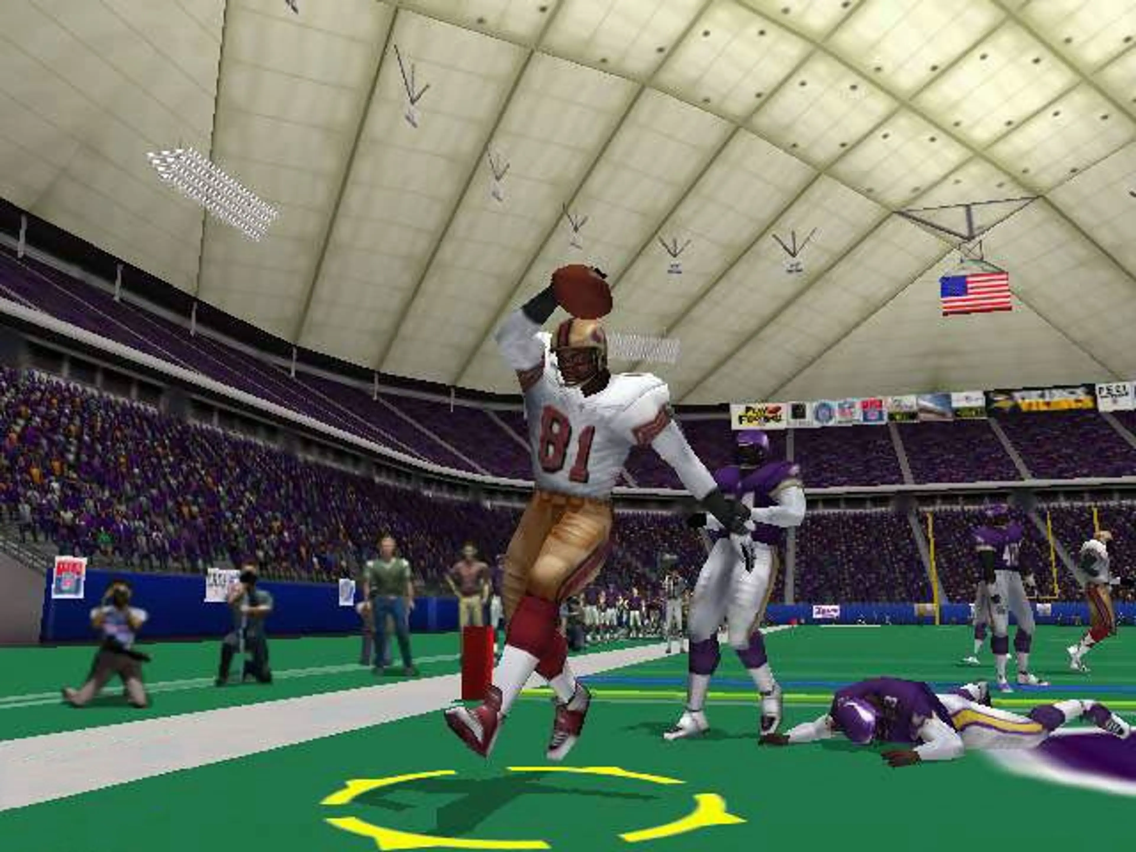A play near the end zone in NFL 2K1 on Dreamcast.