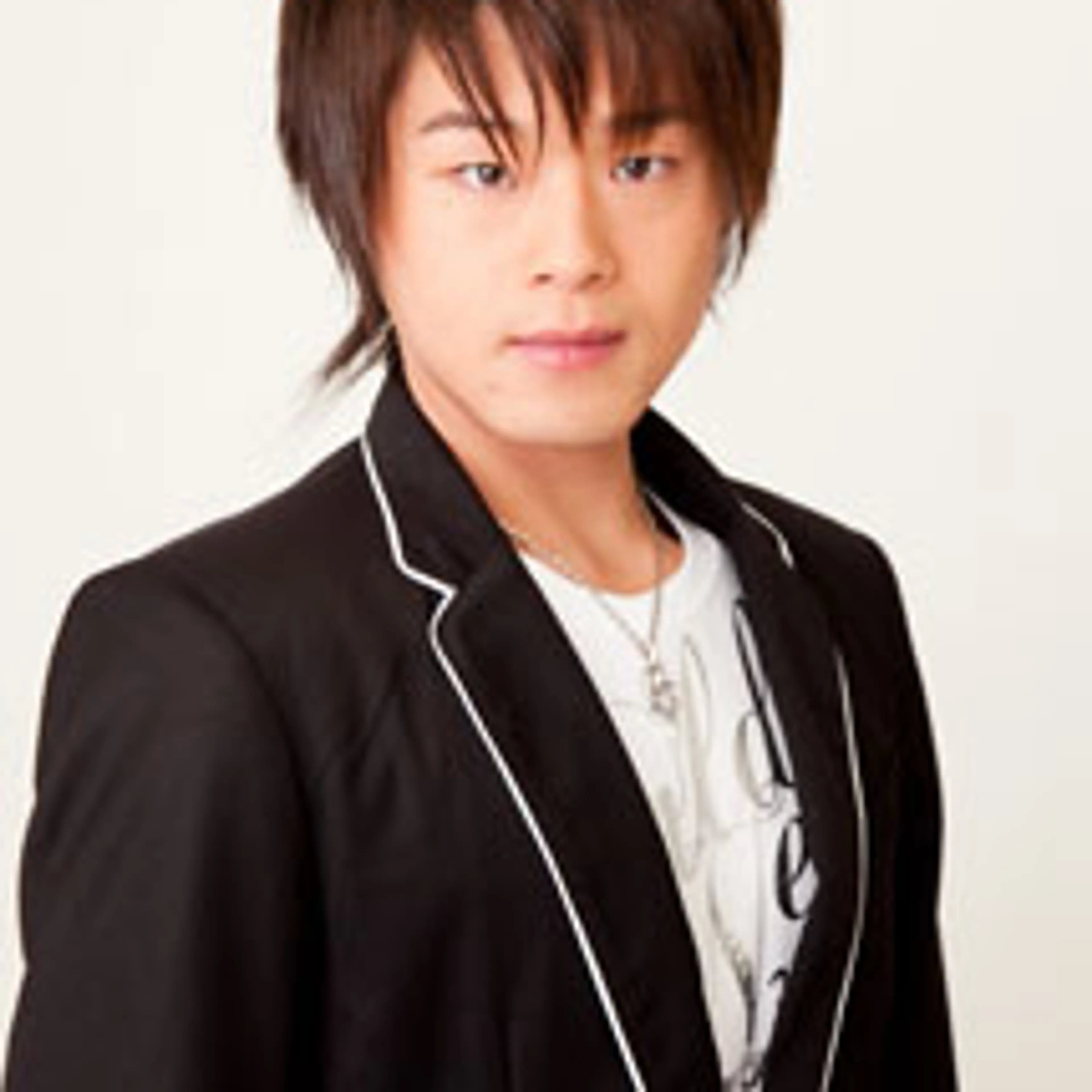 Japanese voice actor Yoshitsugu Matsuoka in an official I’m Enterprise portrait.