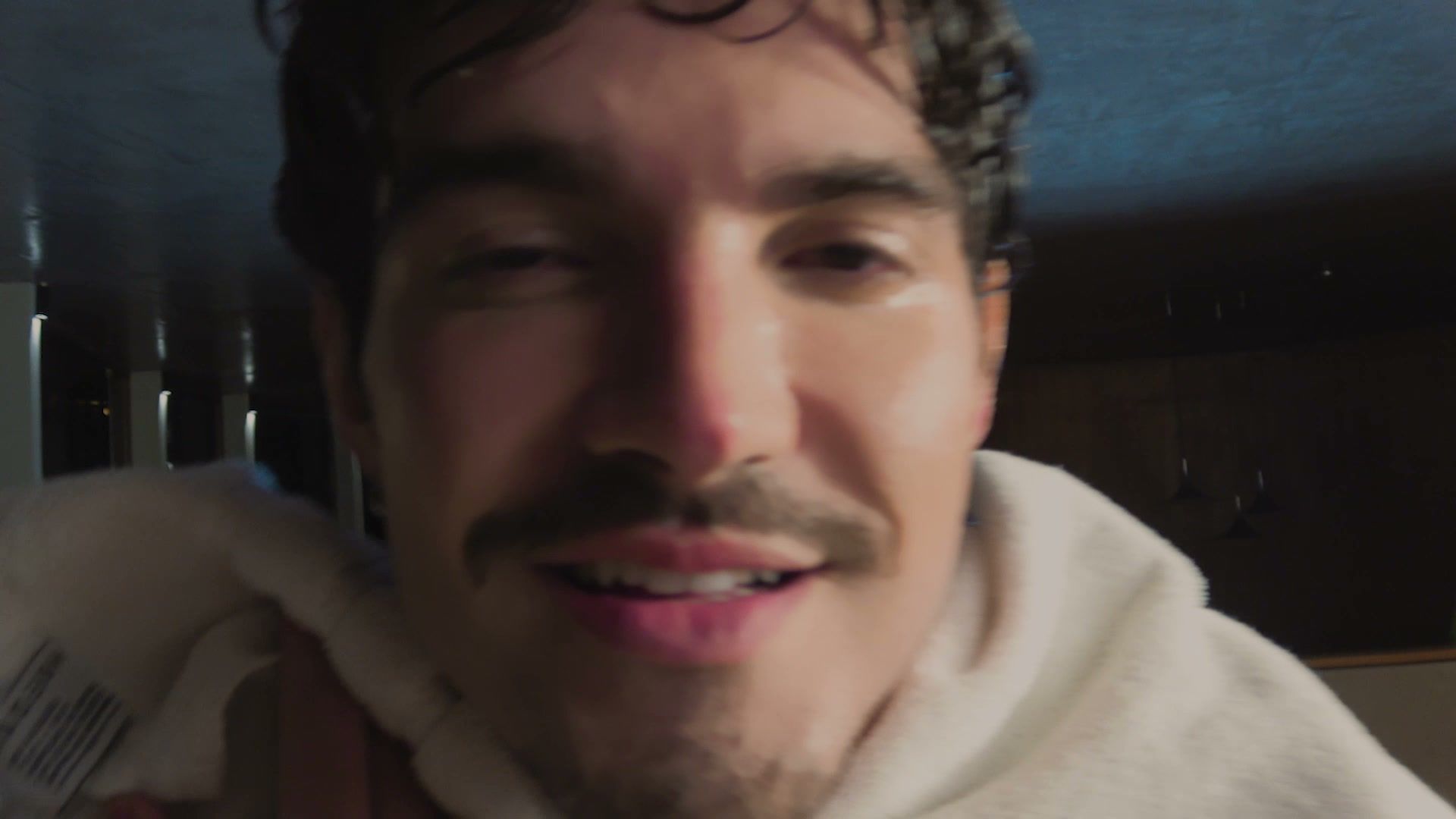 A close view of Jão in the documentary teaser.