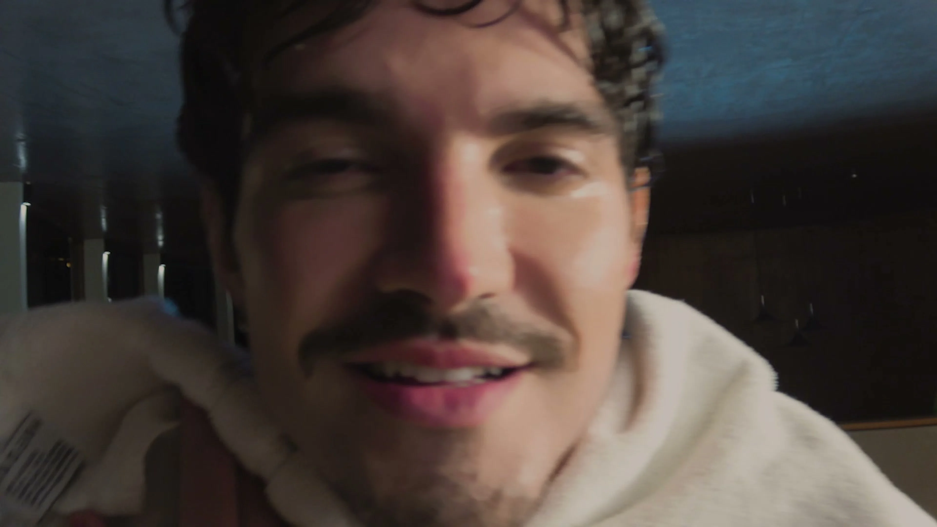 A close view of Jão in the documentary teaser.