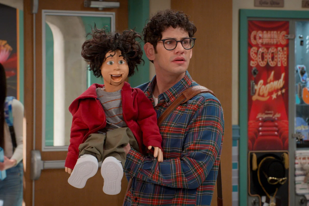 Matt Bennett as Robbie Shapiro holds Rex inside Hollywood Arts.