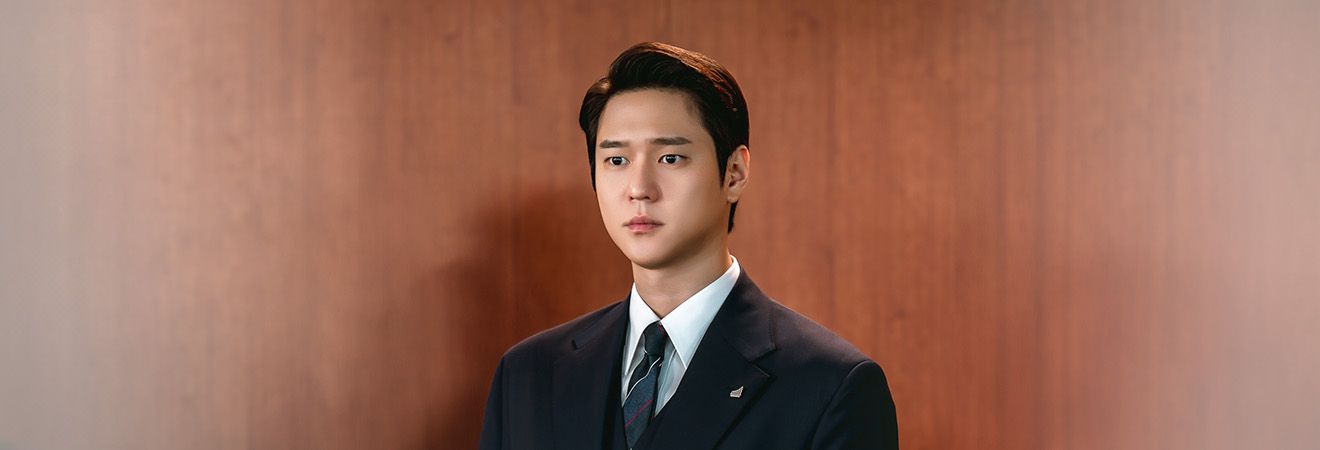 Ko Kyung-pyo as Shin Jung-woo in tvN character art.