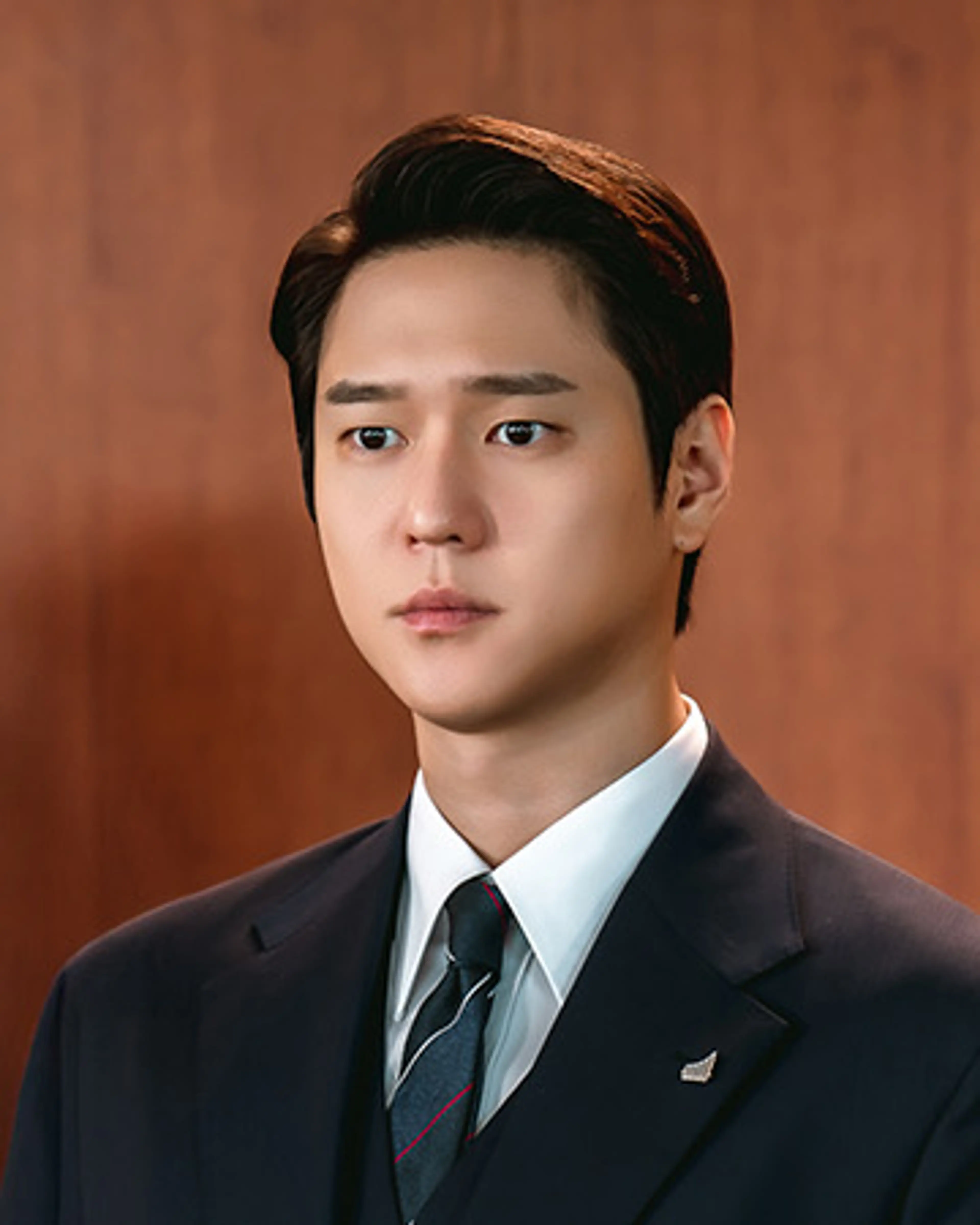 Ko Kyung-pyo as Shin Jung-woo in tvN character art.