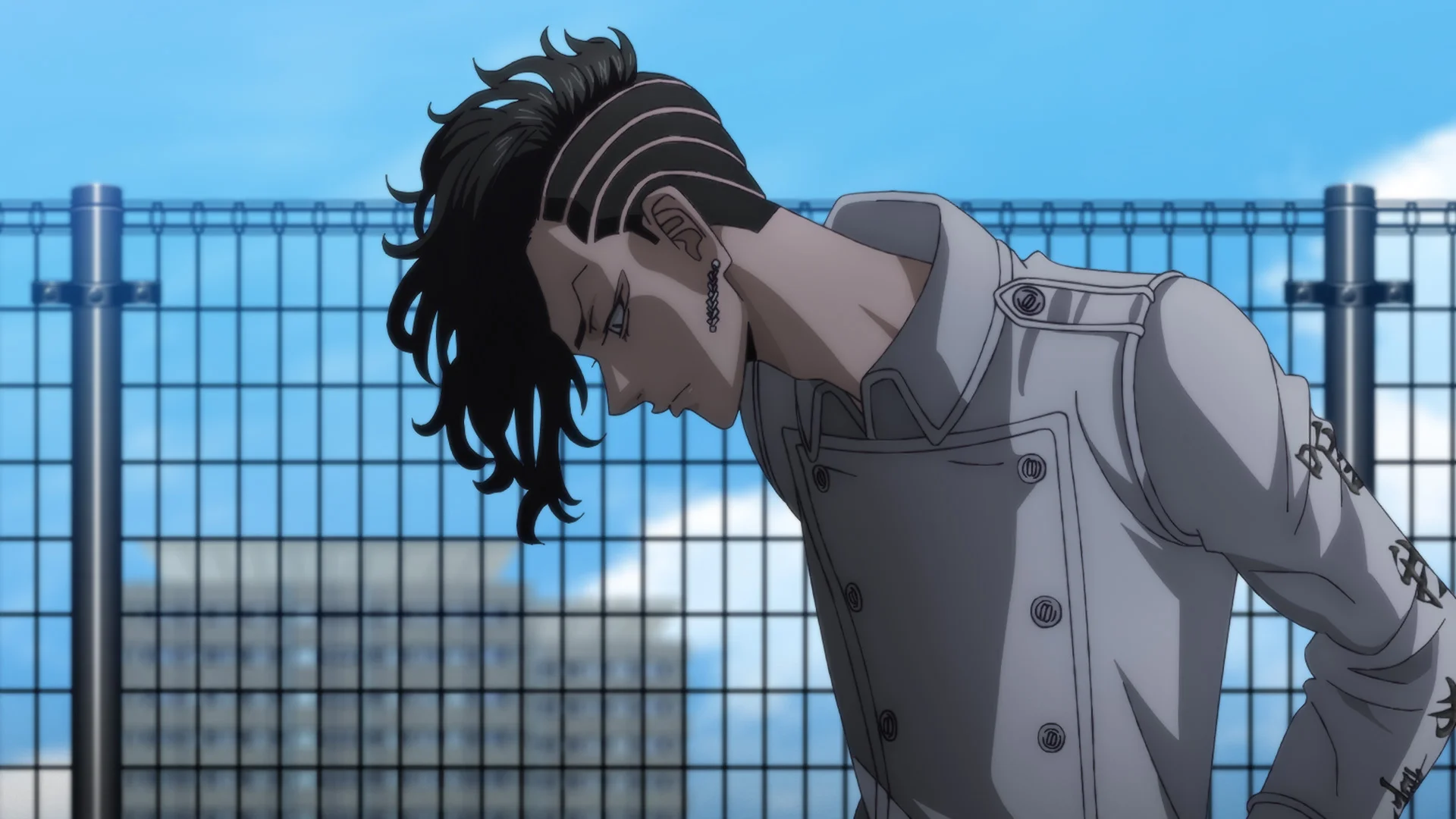 A battered fighter appears in a tense frame from the official Tokyo Revengers War of the Three Titans Arc trailer.