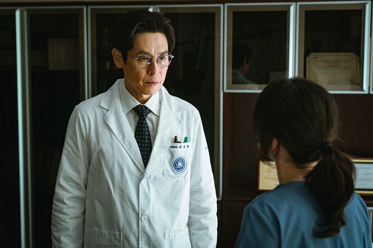 Sul Kyung-gu as Choi Deok-hee in Hyper Knife.
