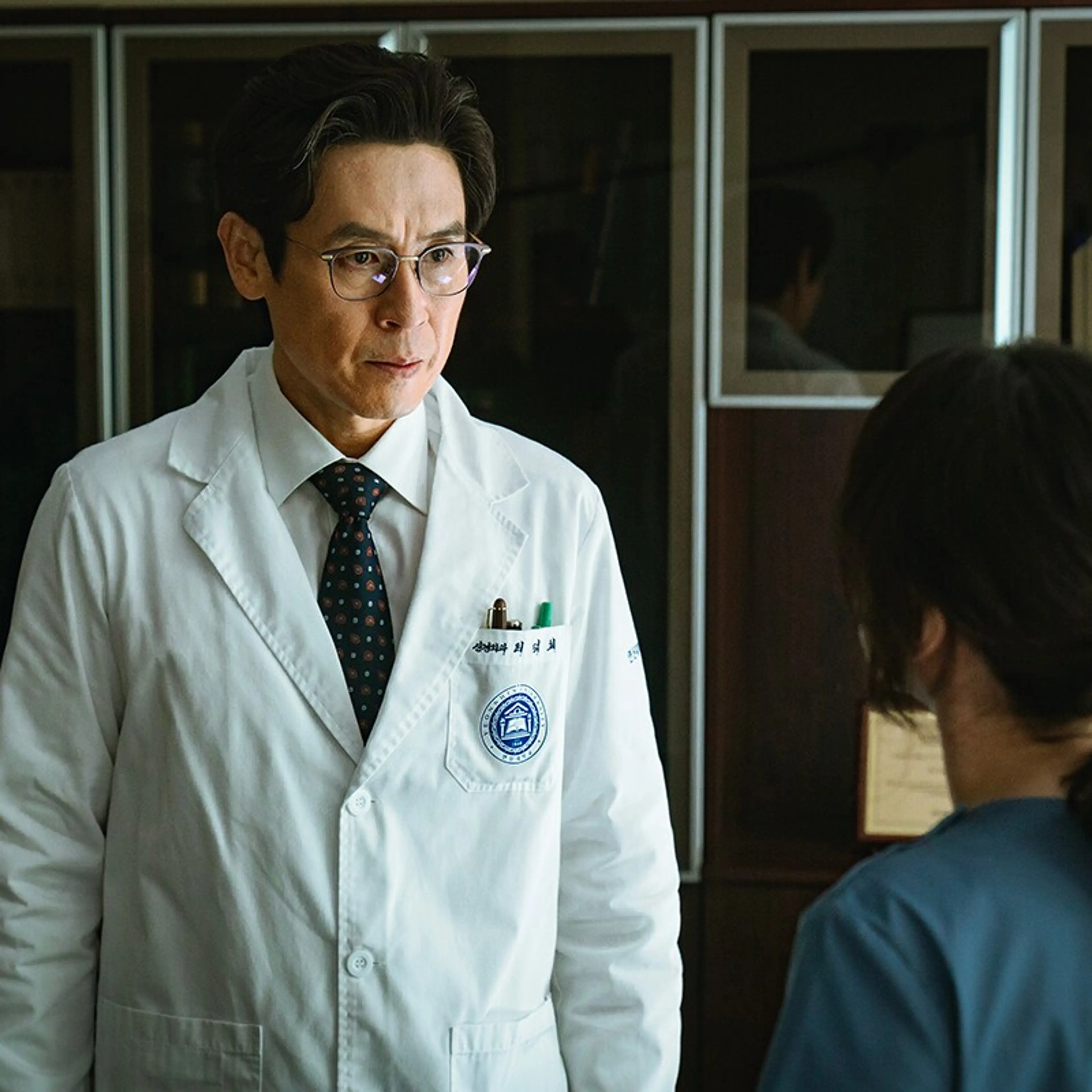 Sul Kyung-gu as Choi Deok-hee in Hyper Knife.