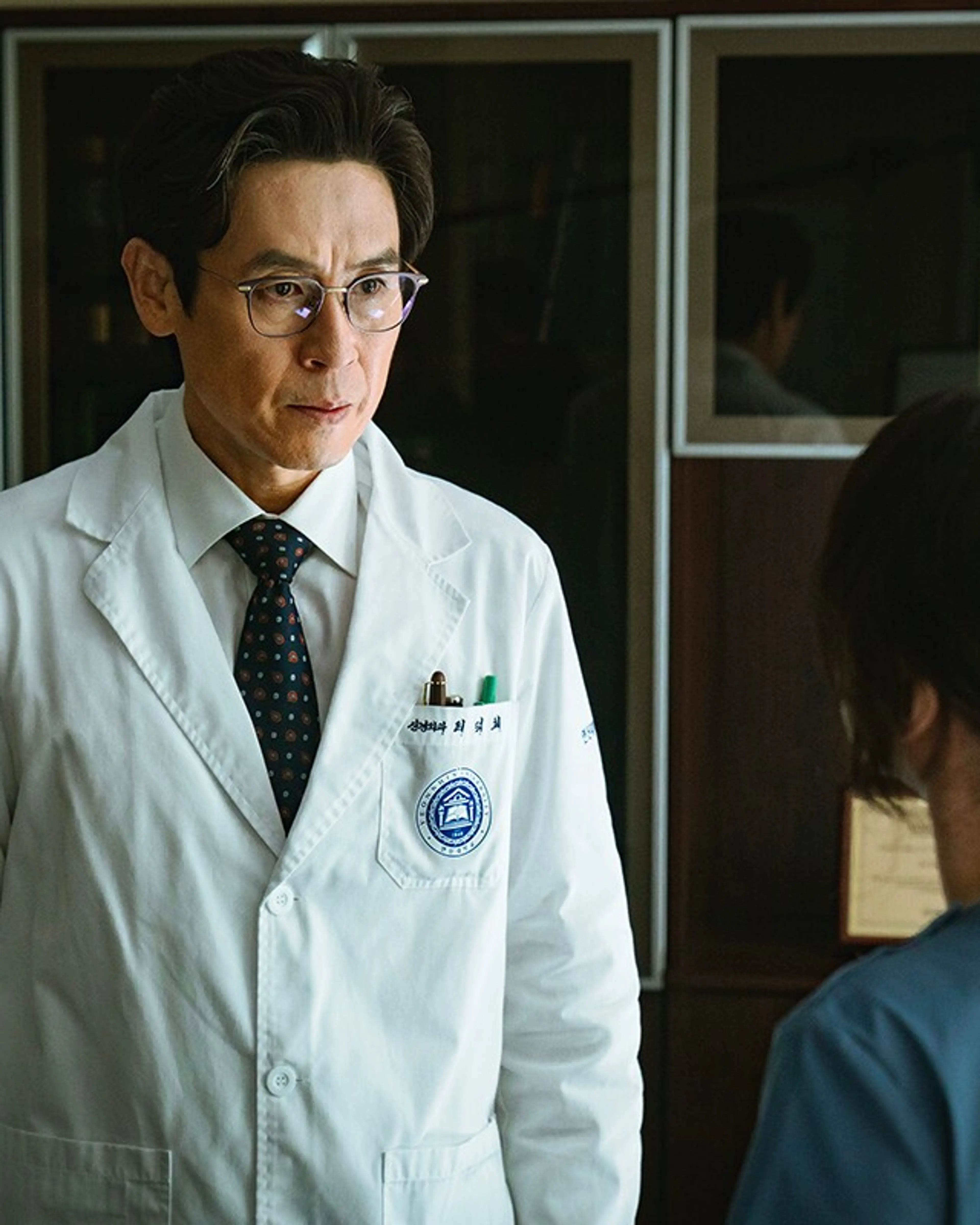 Sul Kyung-gu as Choi Deok-hee in Hyper Knife.