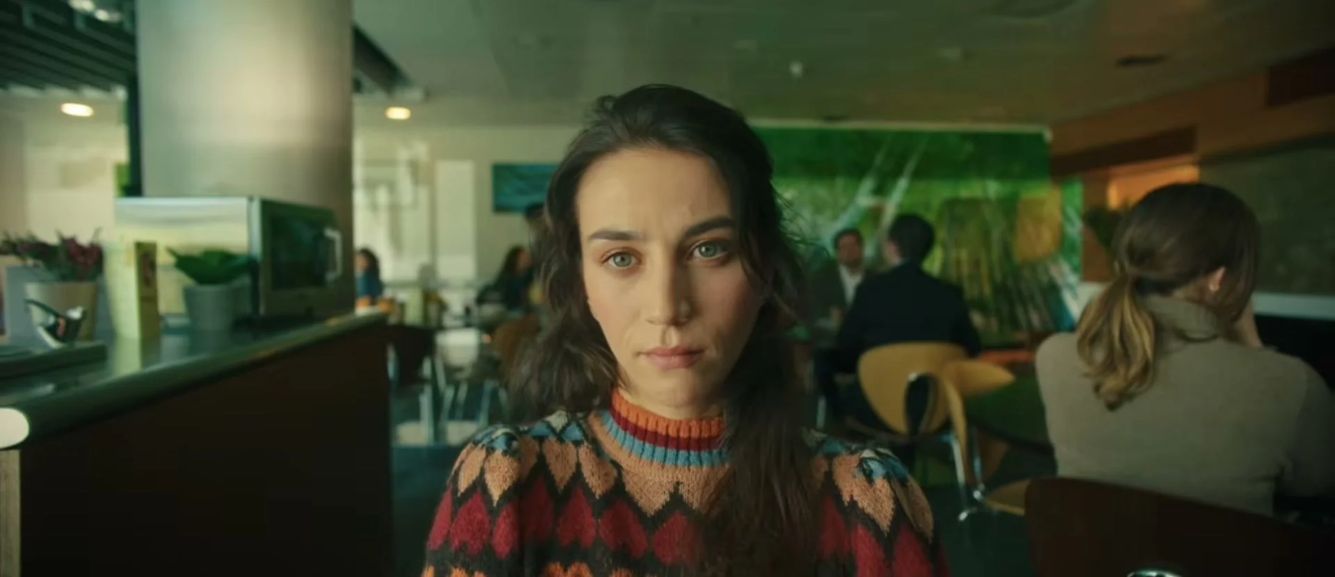 A dark-haired woman faces the camera in a sharply focused Furia Parte 2 teaser still.