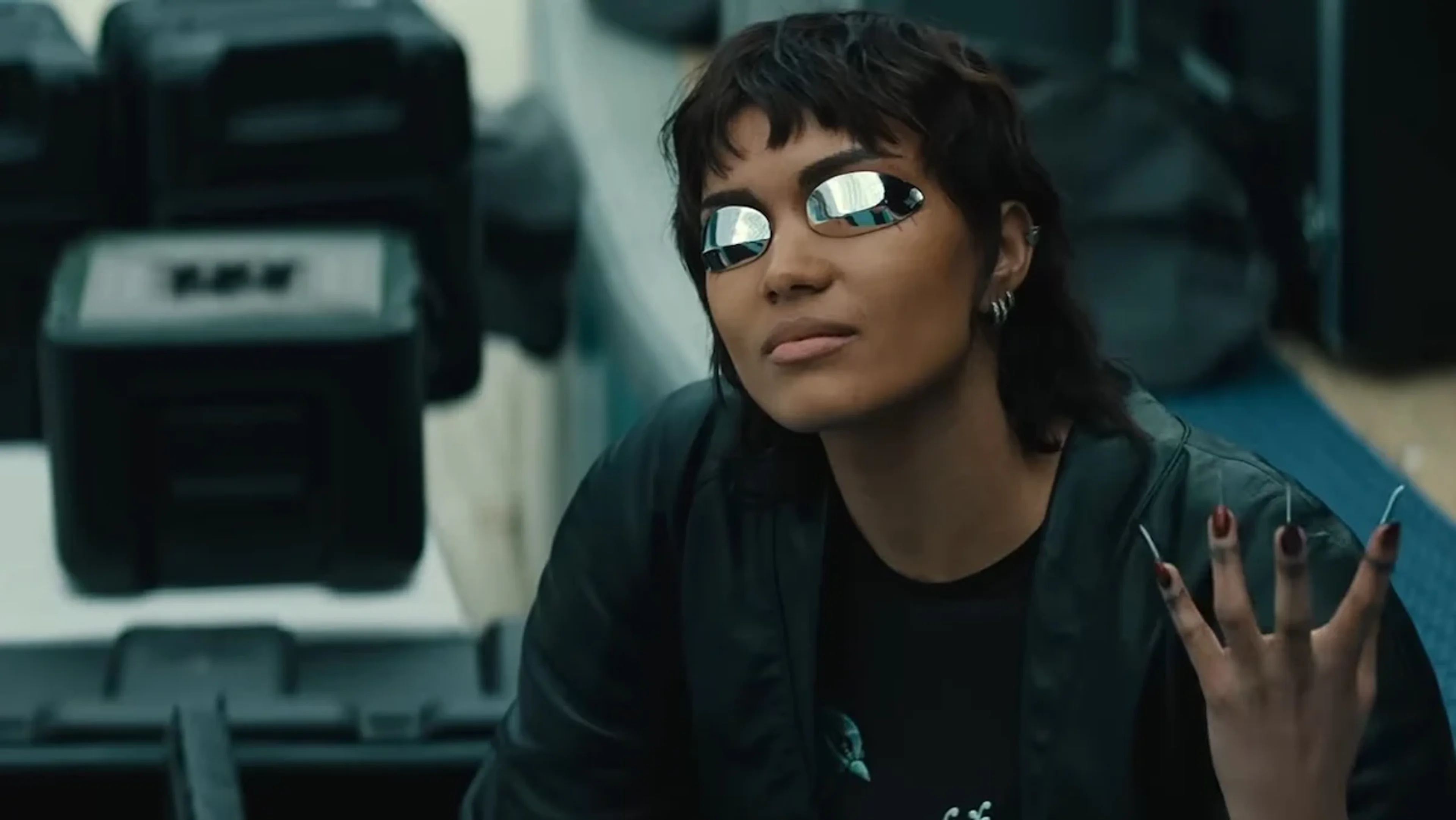 Briana Middleton as Molly wearing mirrored lenses in Apple TV's Neuromancer.