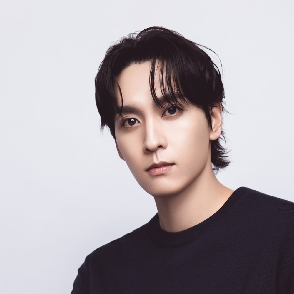 Choi Tae-joon in a black shirt against a pale backdrop.