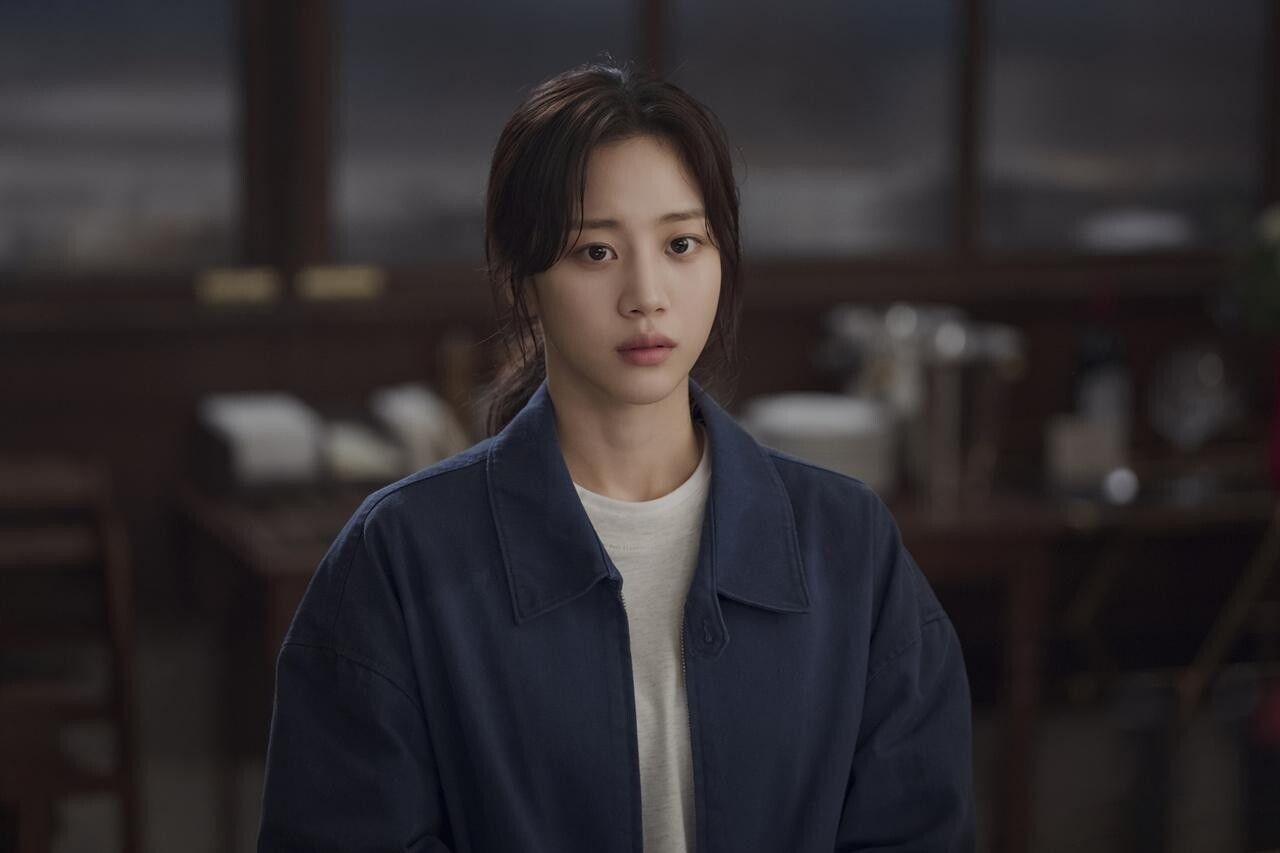 Hong Hwa-yeon as Choi Song-yi in Final Table.