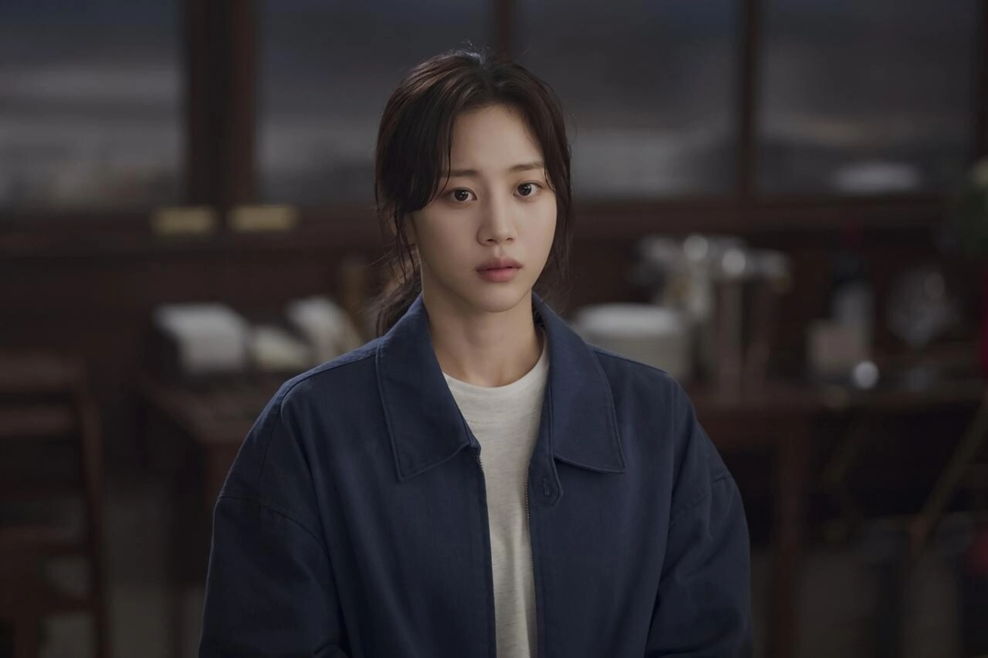 Hong Hwa-yeon as Choi Song-yi in Final Table.