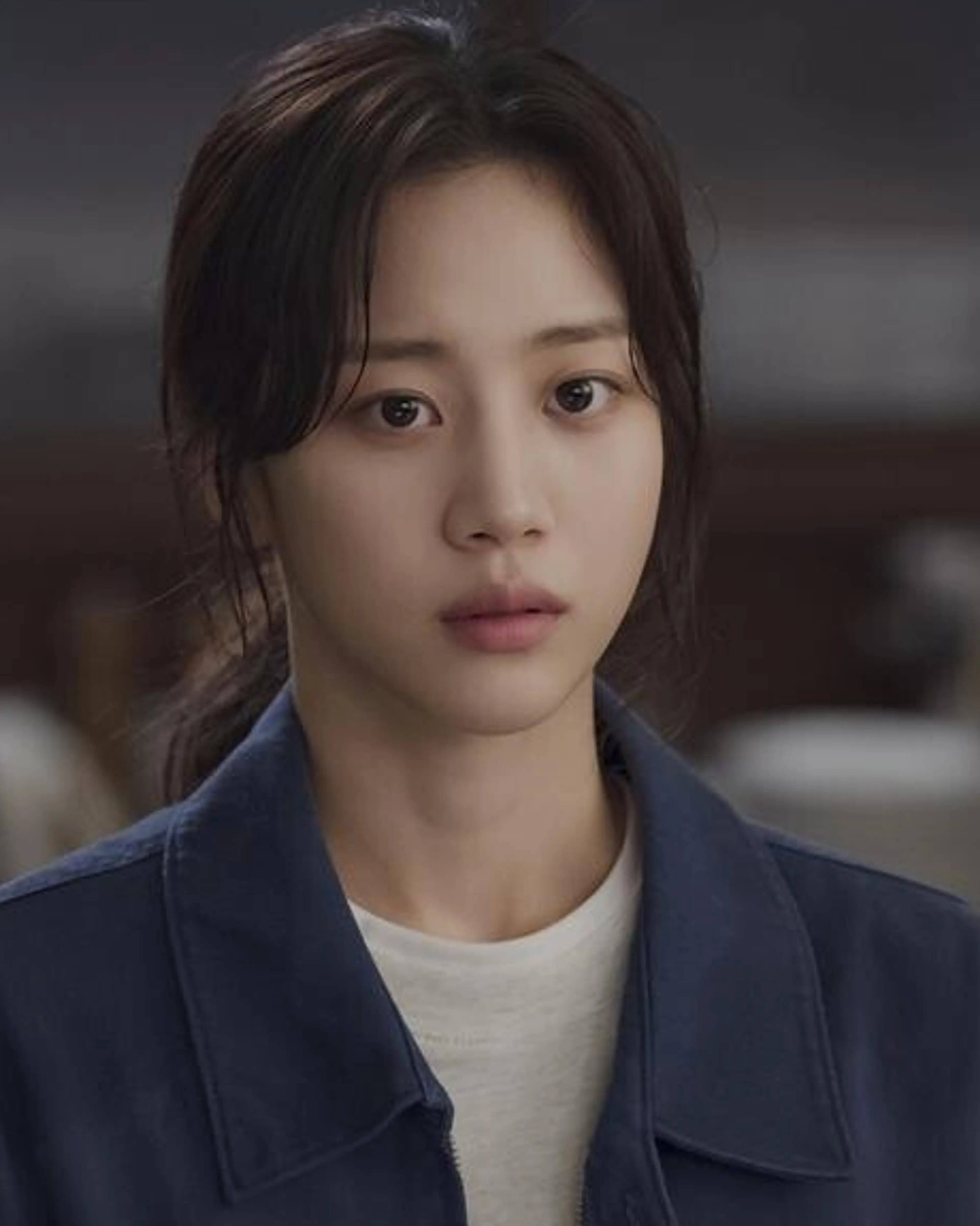 Hong Hwa-yeon as Choi Song-yi in Final Table.
