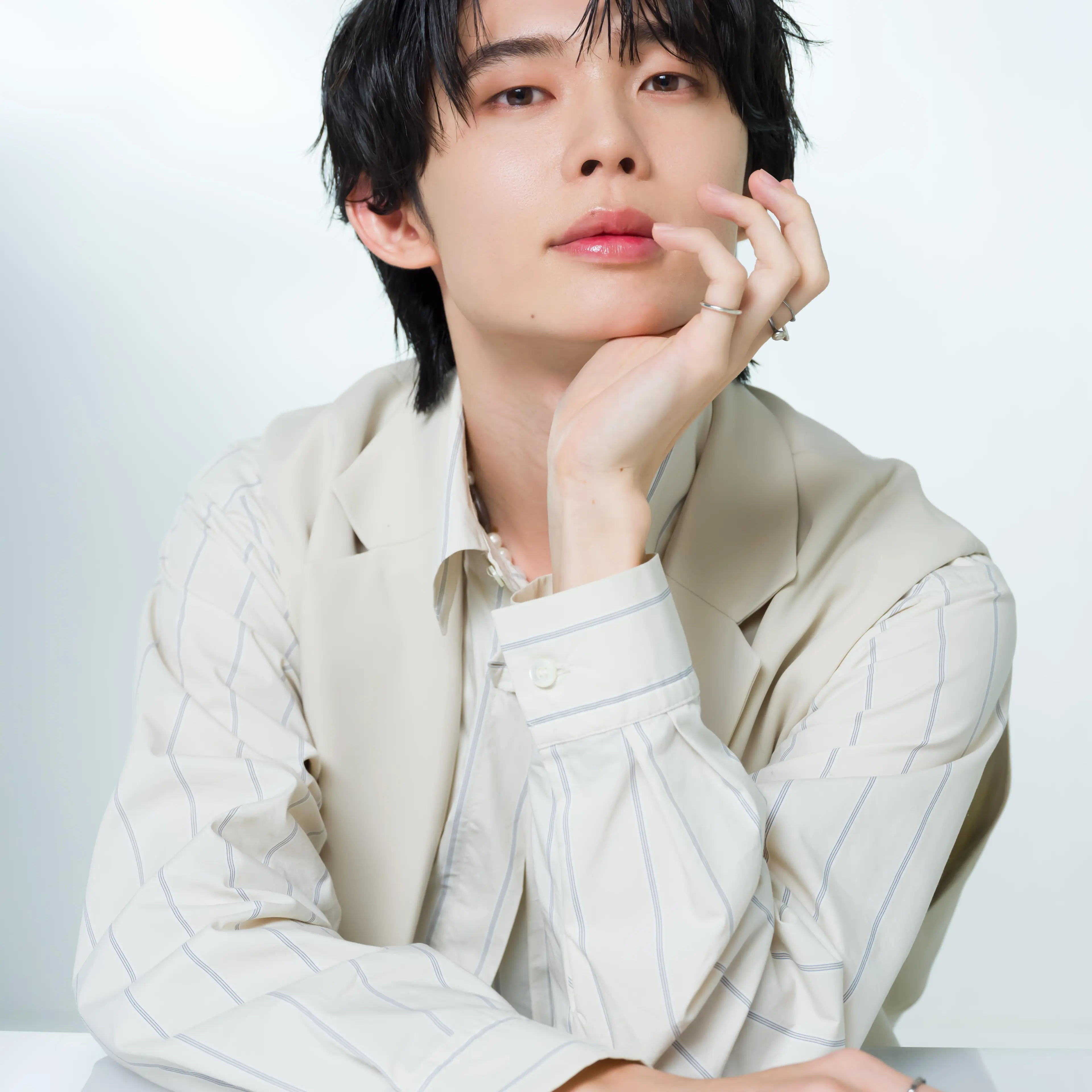 Japanese voice actor Reiji Kawashima in an official Aoni Production portrait.