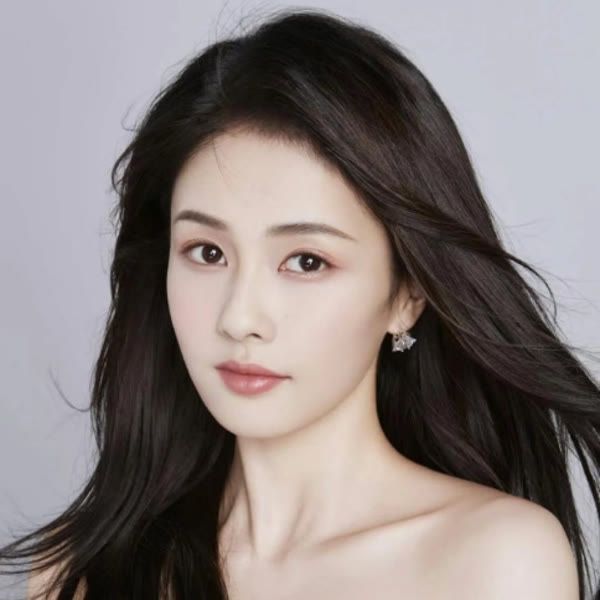 Bai Lu in her iQIYI actor profile portrait, separate from the Chao Yu Jie poster.