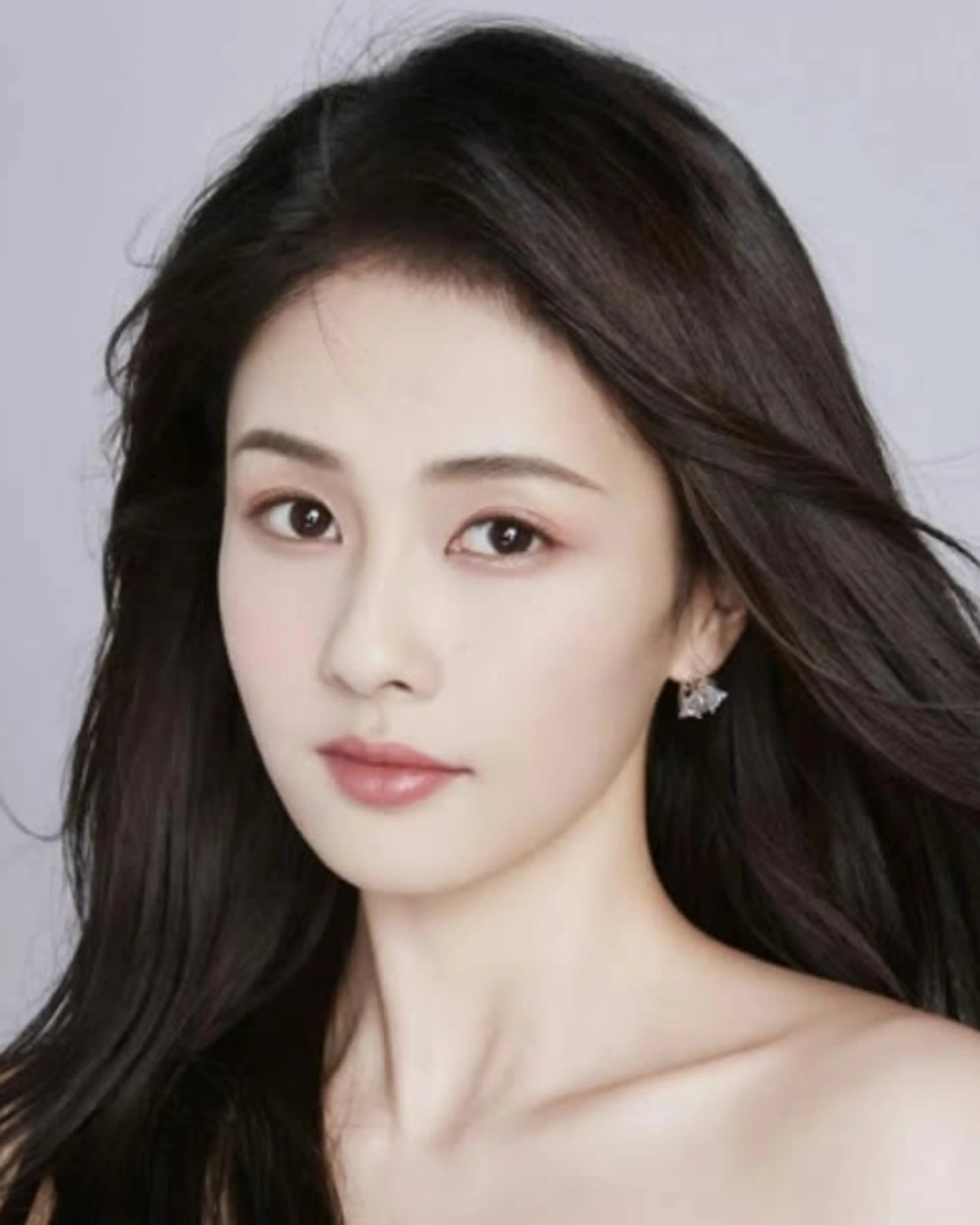 Bai Lu in her iQIYI actor profile portrait, separate from the Chao Yu Jie poster.