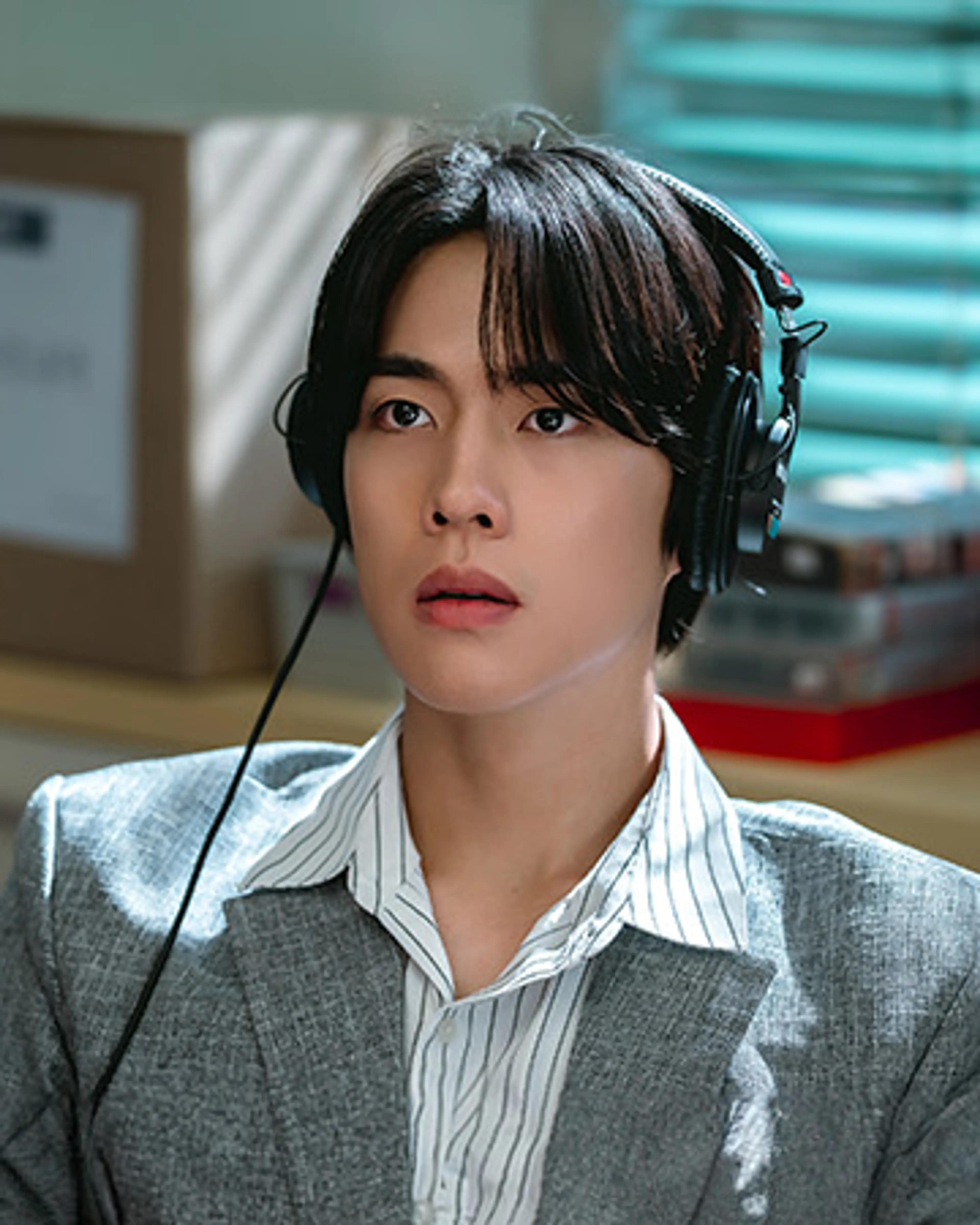Cho Han-gyeol as Albert Oh in tvN character art.